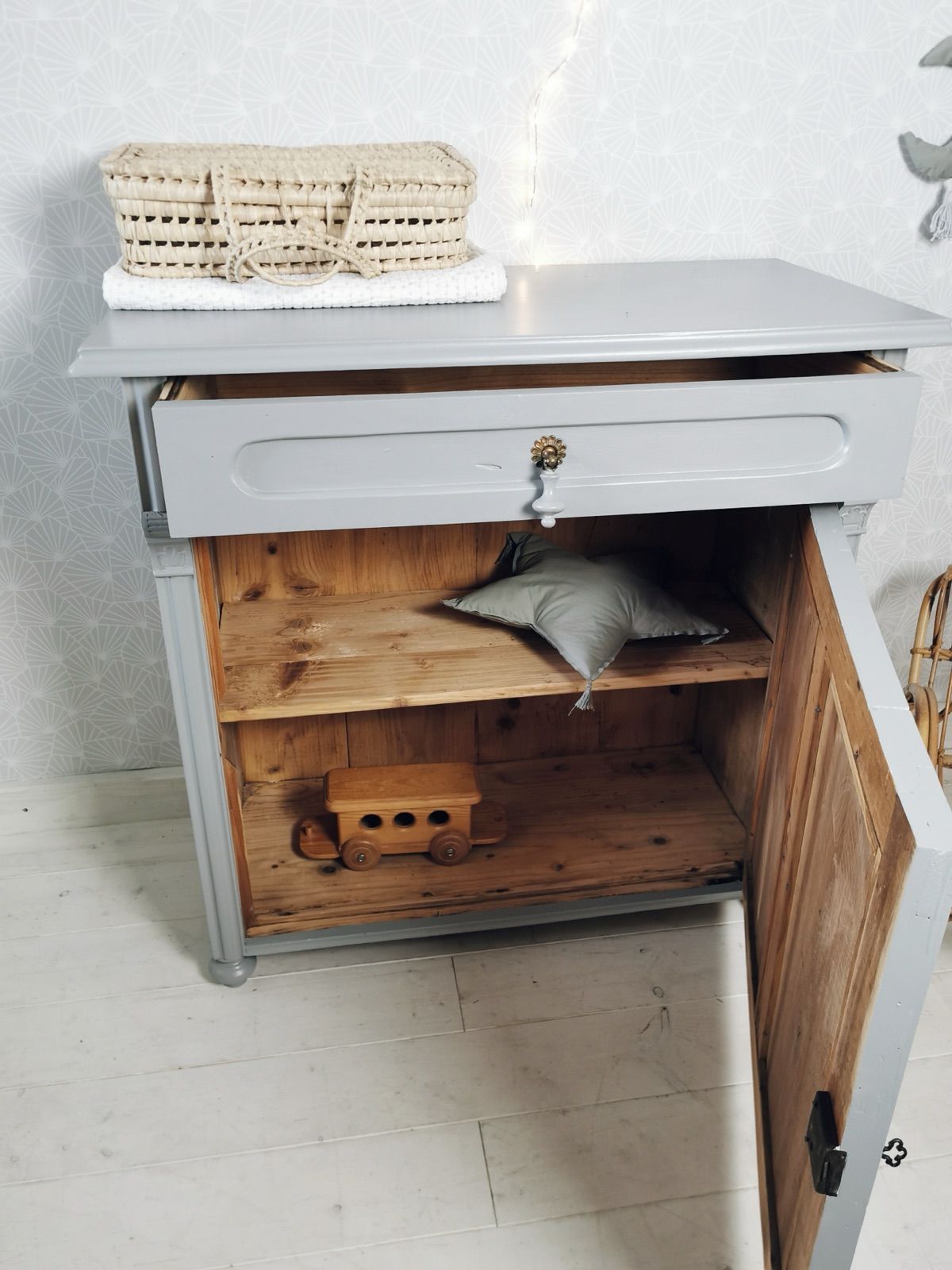 Vintage Kommode mit Lade, Ansicht 3