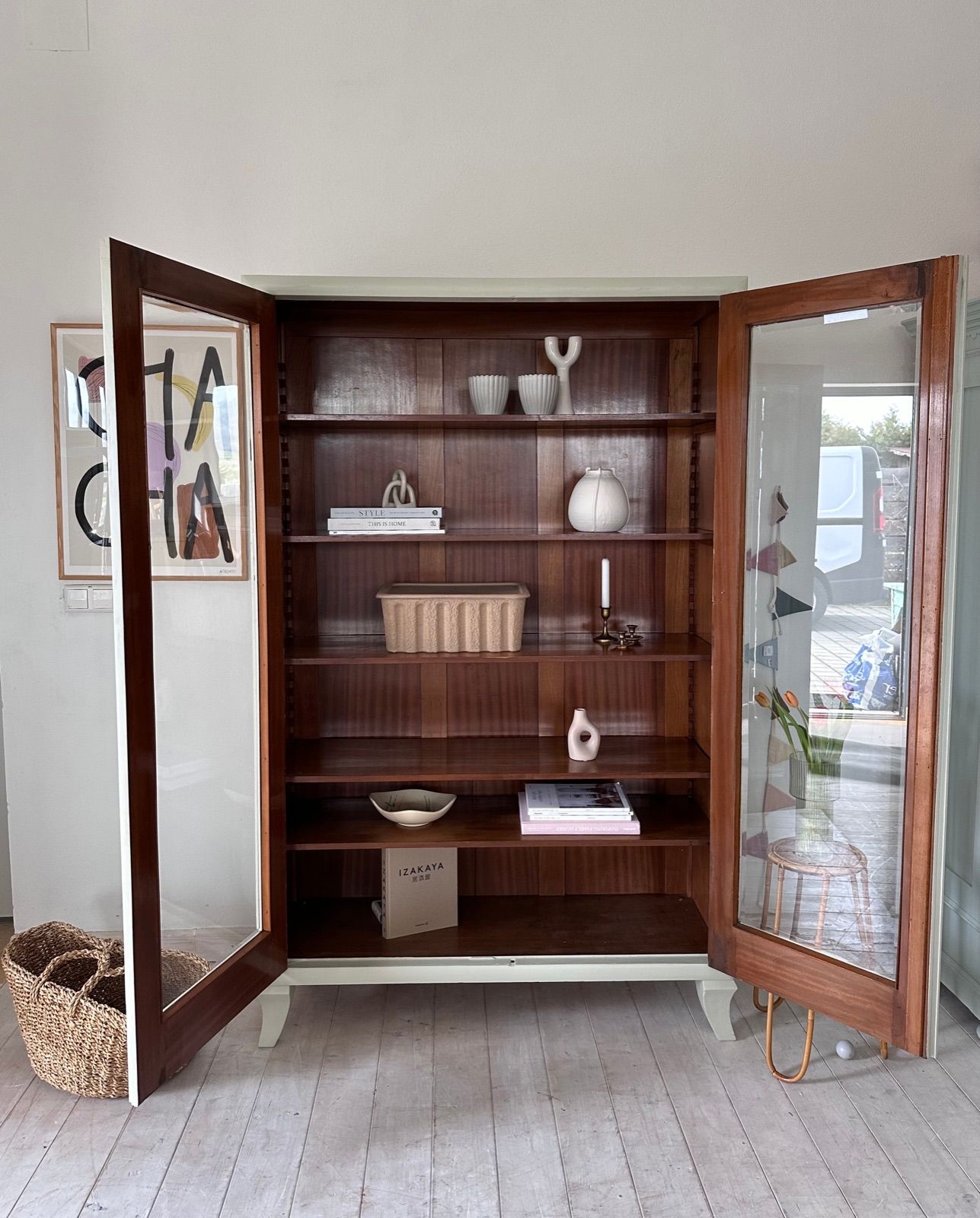 Vitrine grau, Ansicht 2