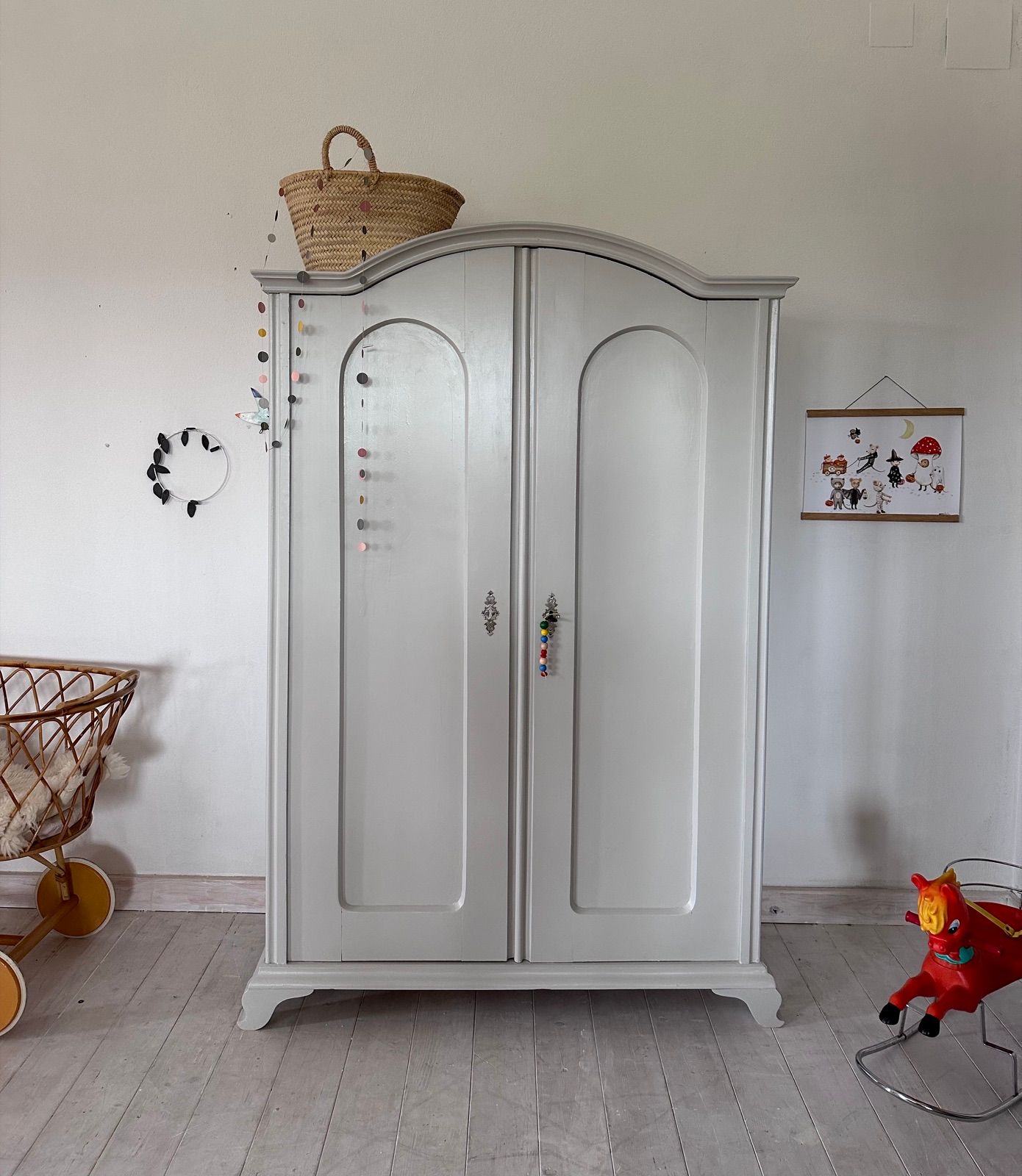 Kinderkasten grau