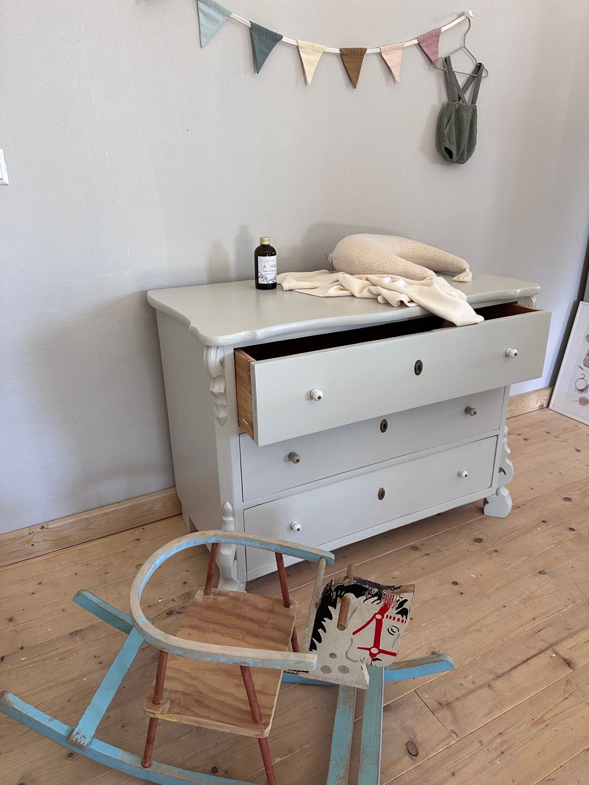 Vintage Kommode mit drei Laden, Ansicht 5