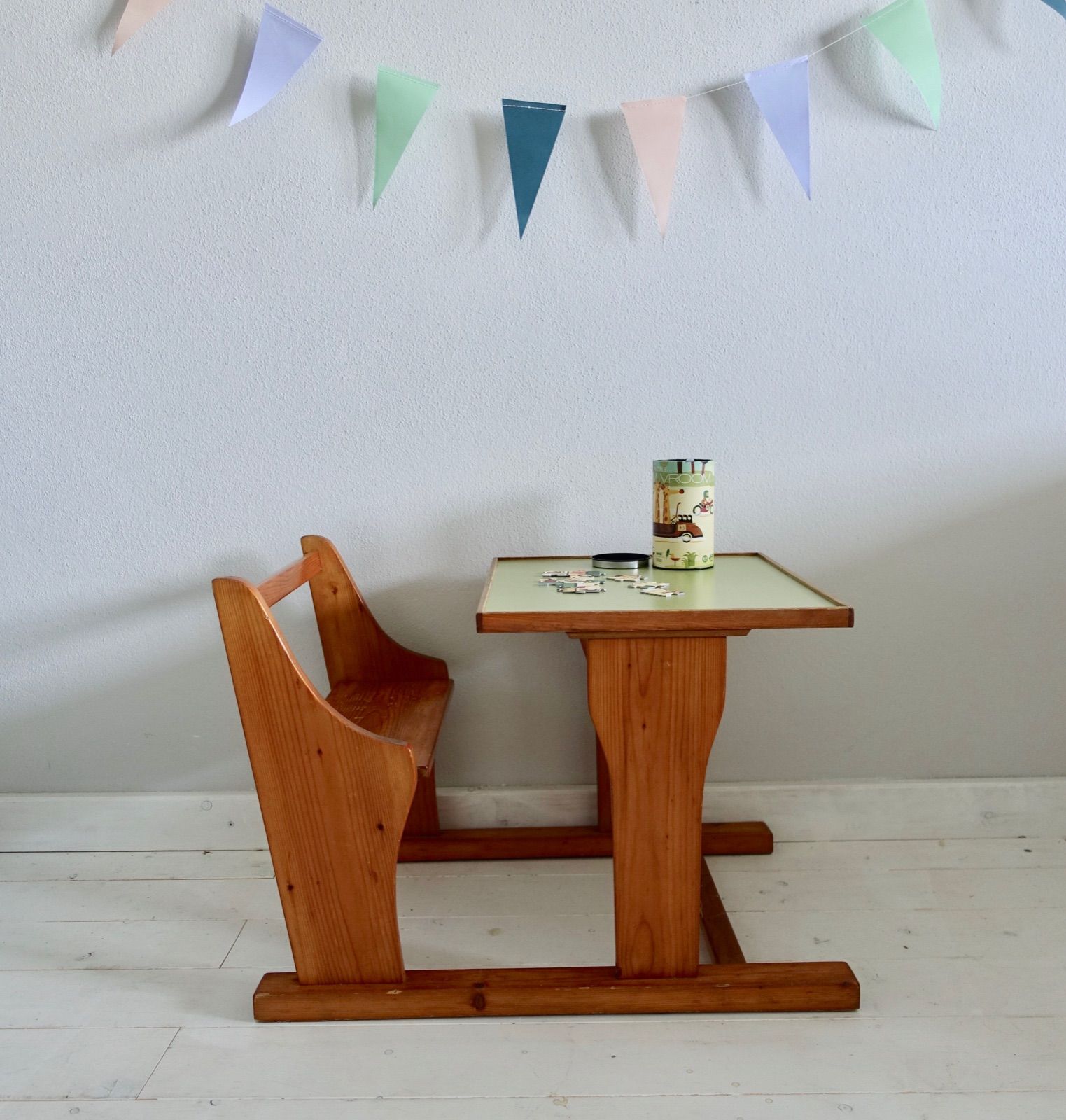 Kindertisch mit Bank braun