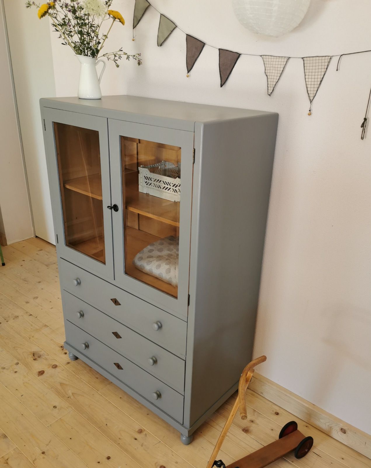 Vitrinenkasten mit Vitrine, Ansicht 5