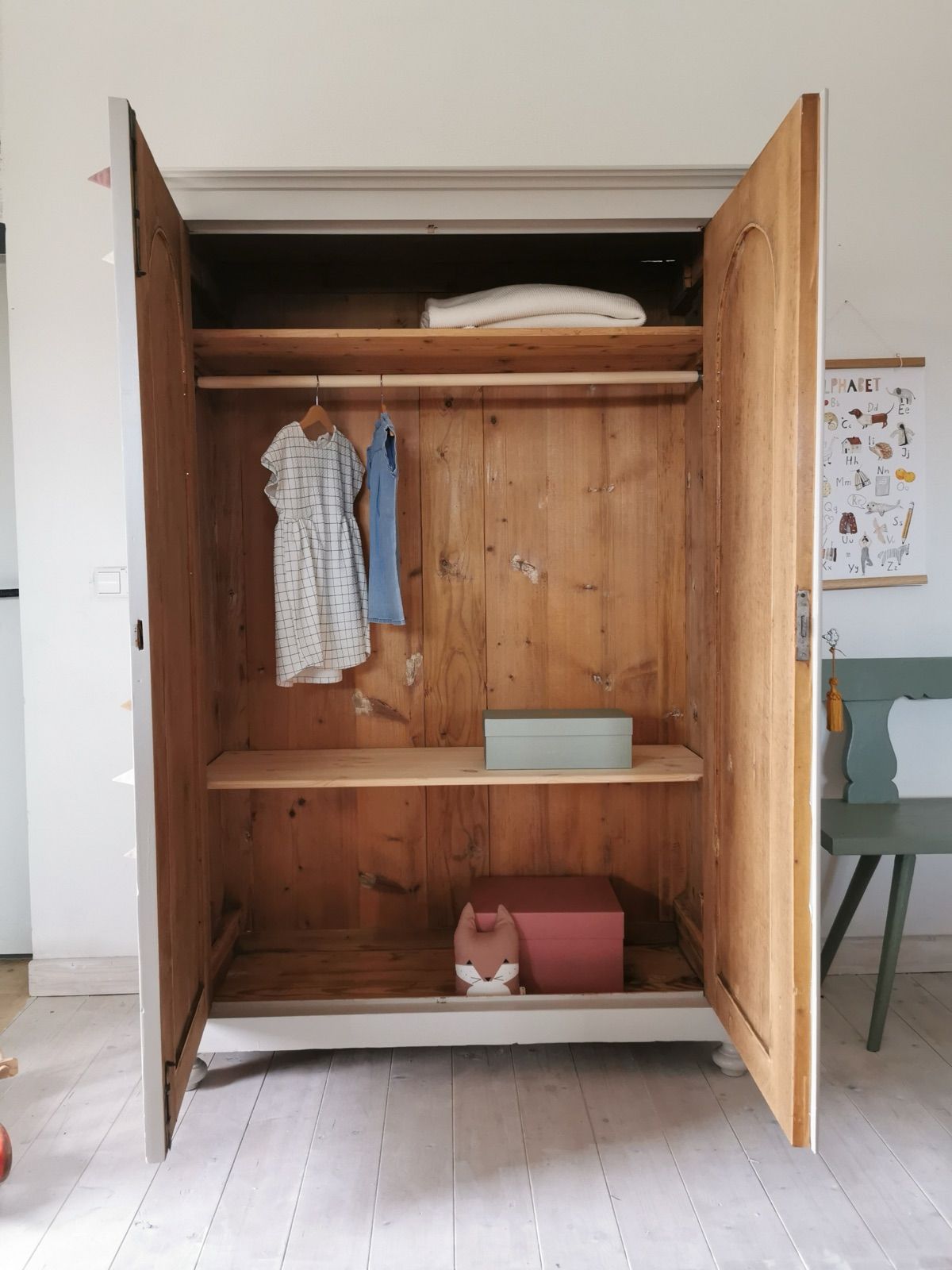 Vintage Steckkasten mit Gewandhaken, Ansicht 7