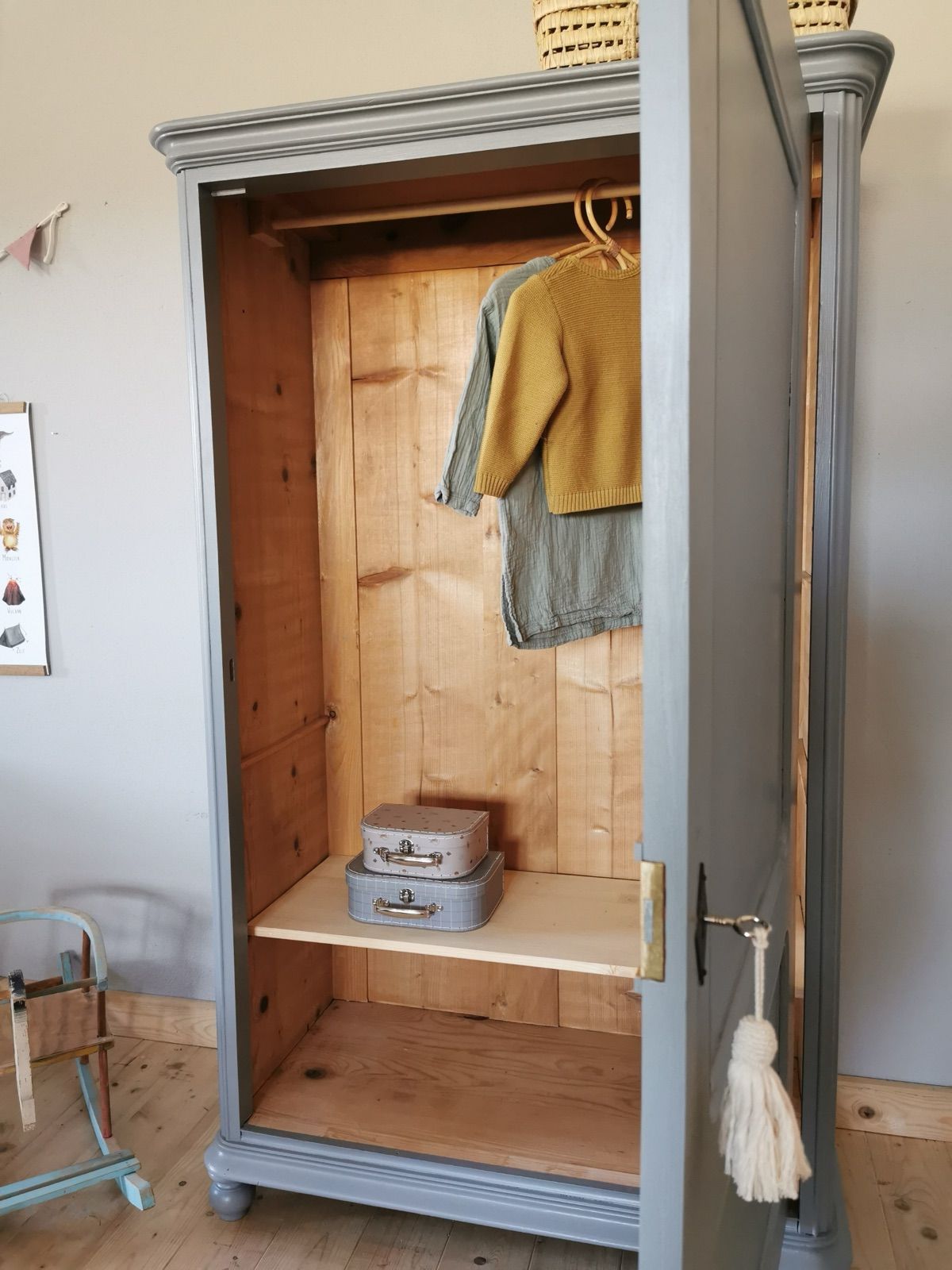 Vintage Kinderkasten grau, Ansicht 4