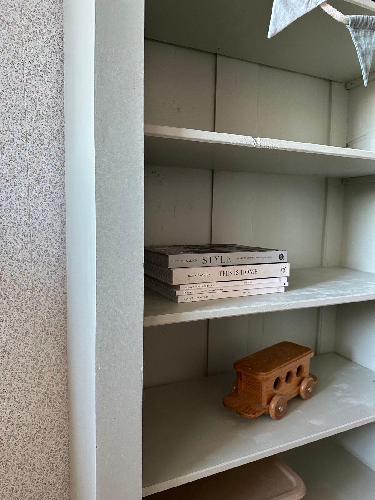 Bücherregal antik, Ansicht 2