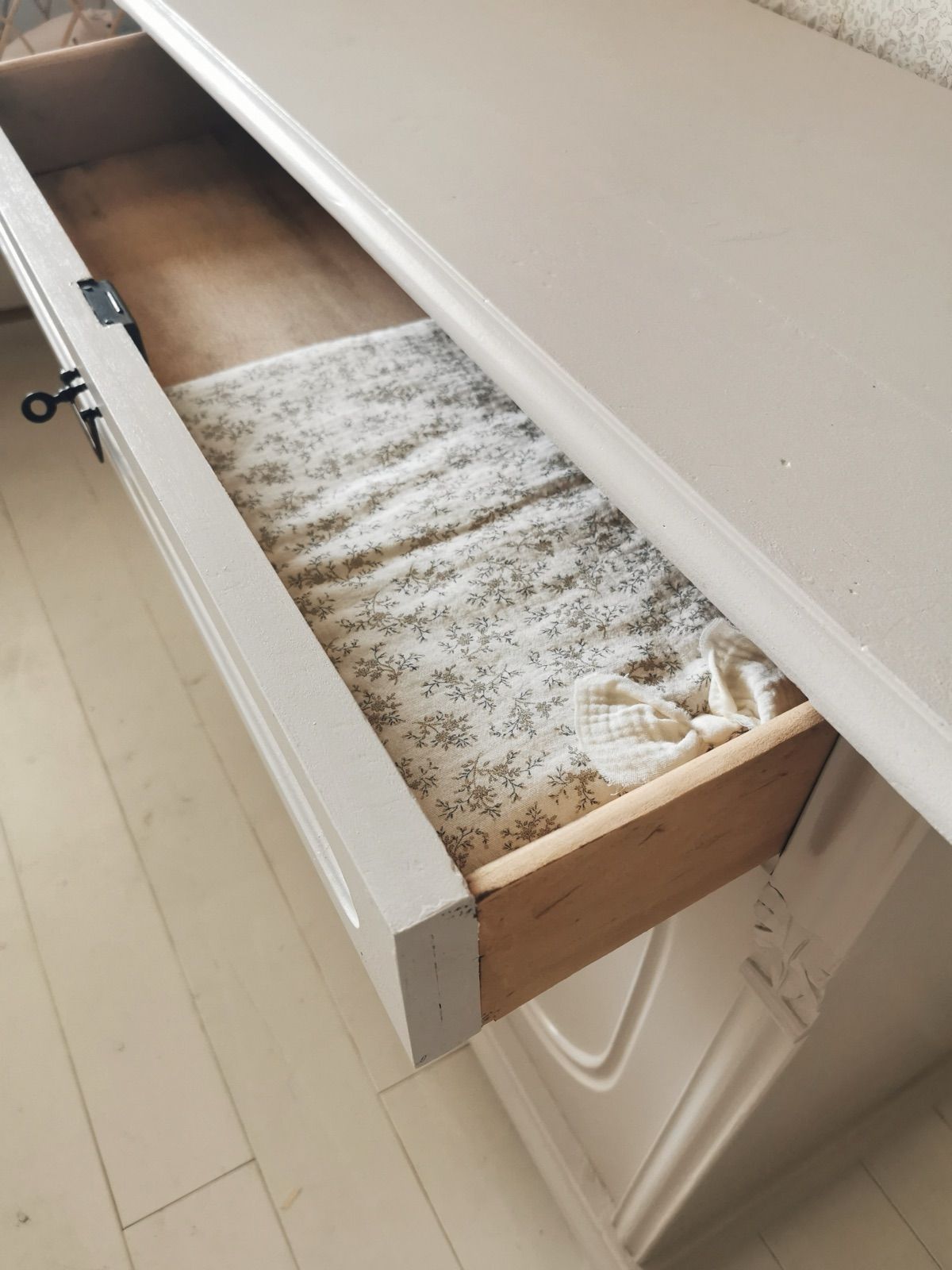 Zarte Kinderkommode, Ansicht 4