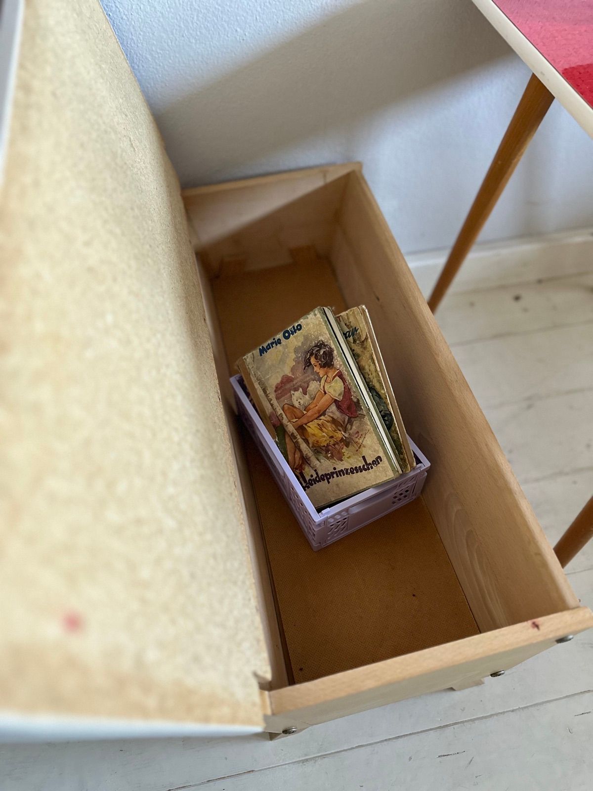 Retro Bank und Tisch, Ansicht 3
