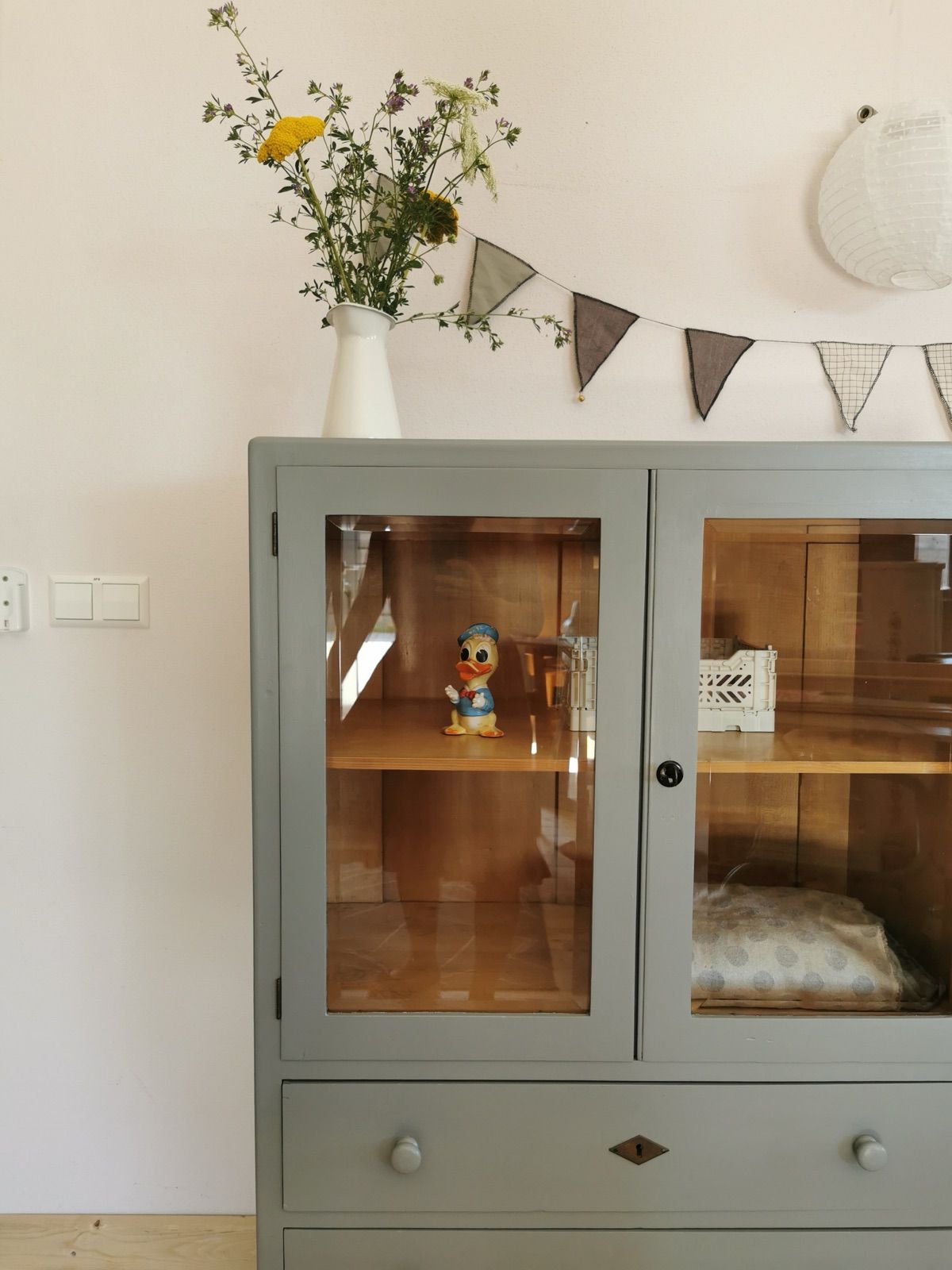 Vitrinenkasten mit Vitrine, Ansicht 2