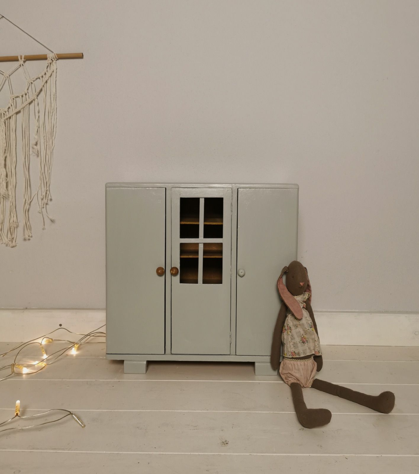 Puppenkasten grau