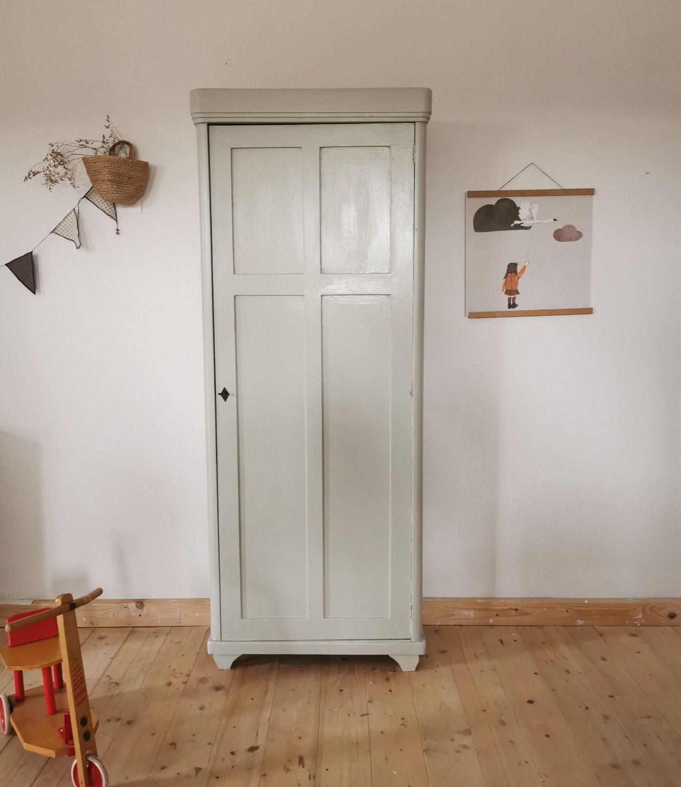 Vintage Kasten grau Lichen
