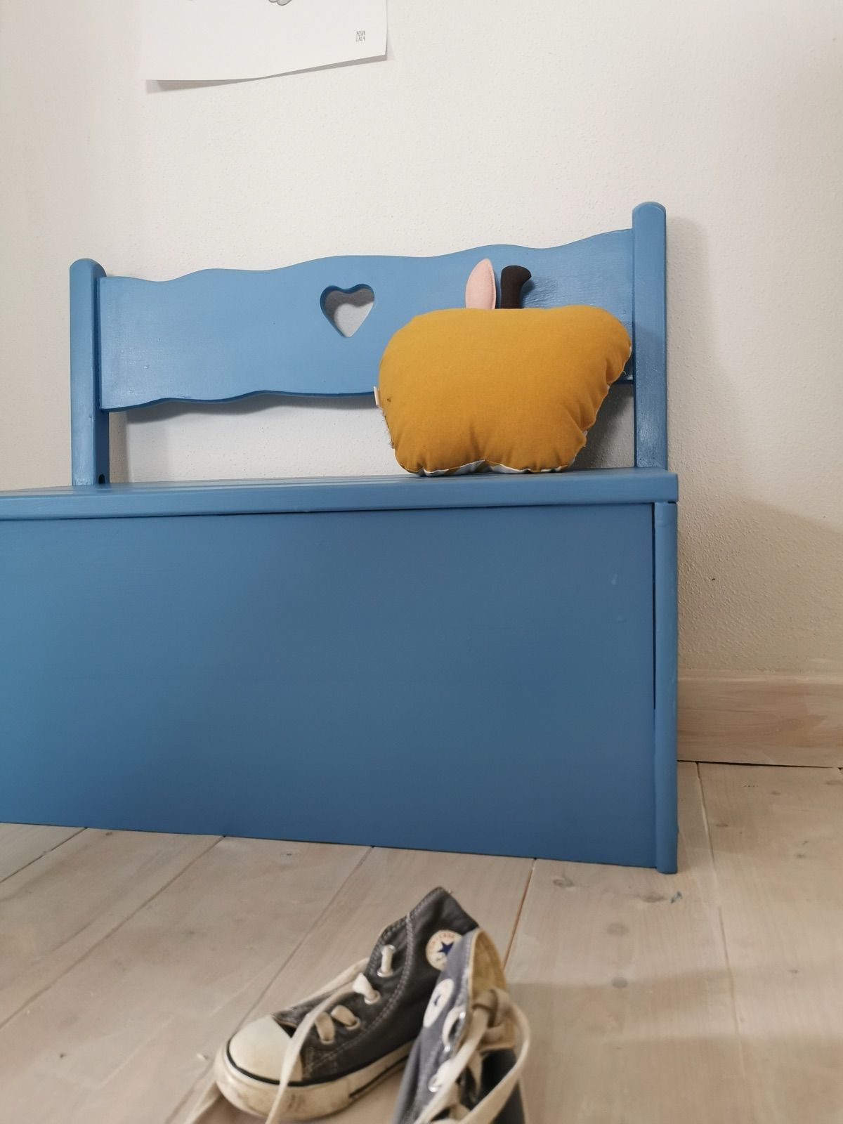 Blaue Kinderbank