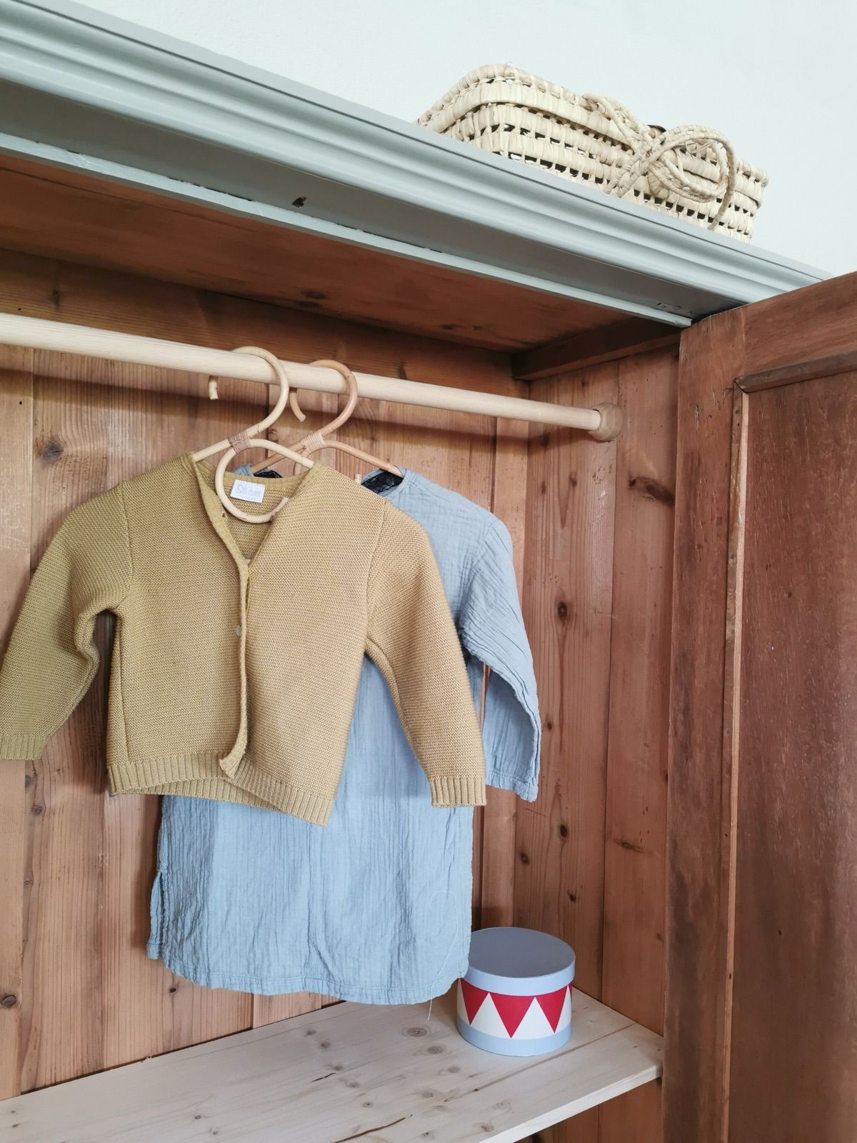 Vintage Kinderkasten greengrey, Ansicht 7
