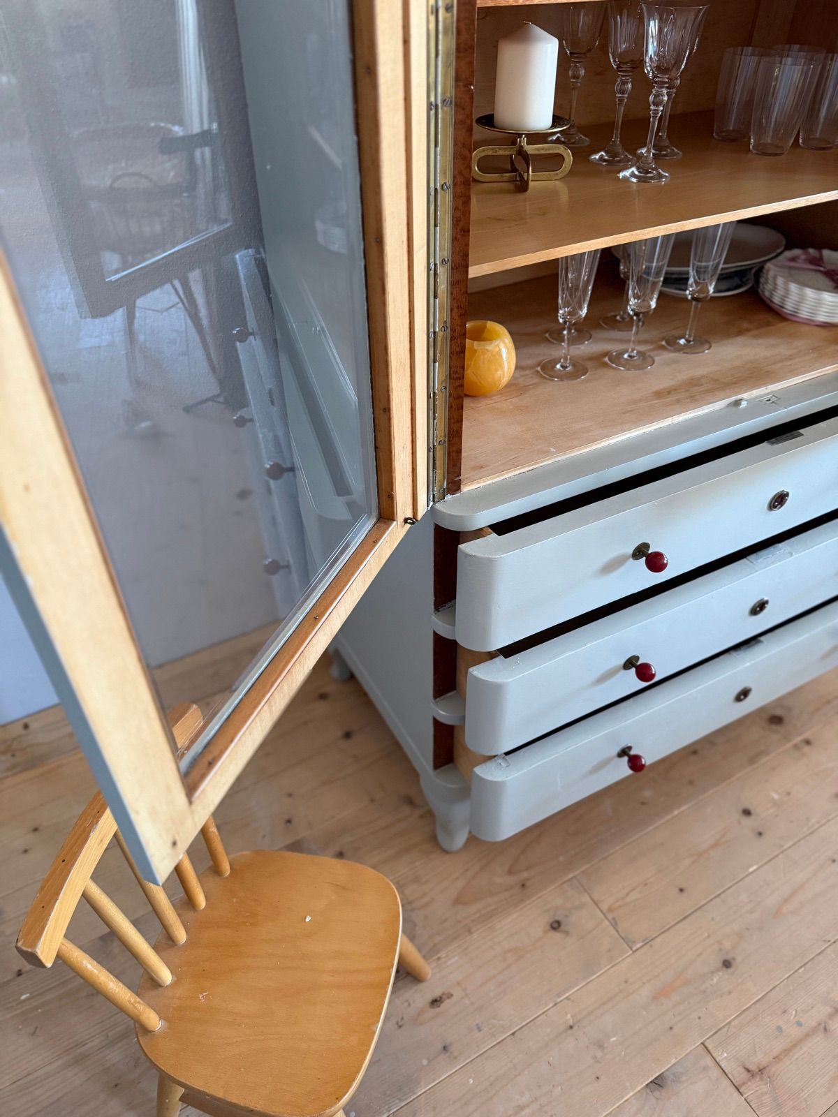 Glasvitrine grau, Ansicht 4