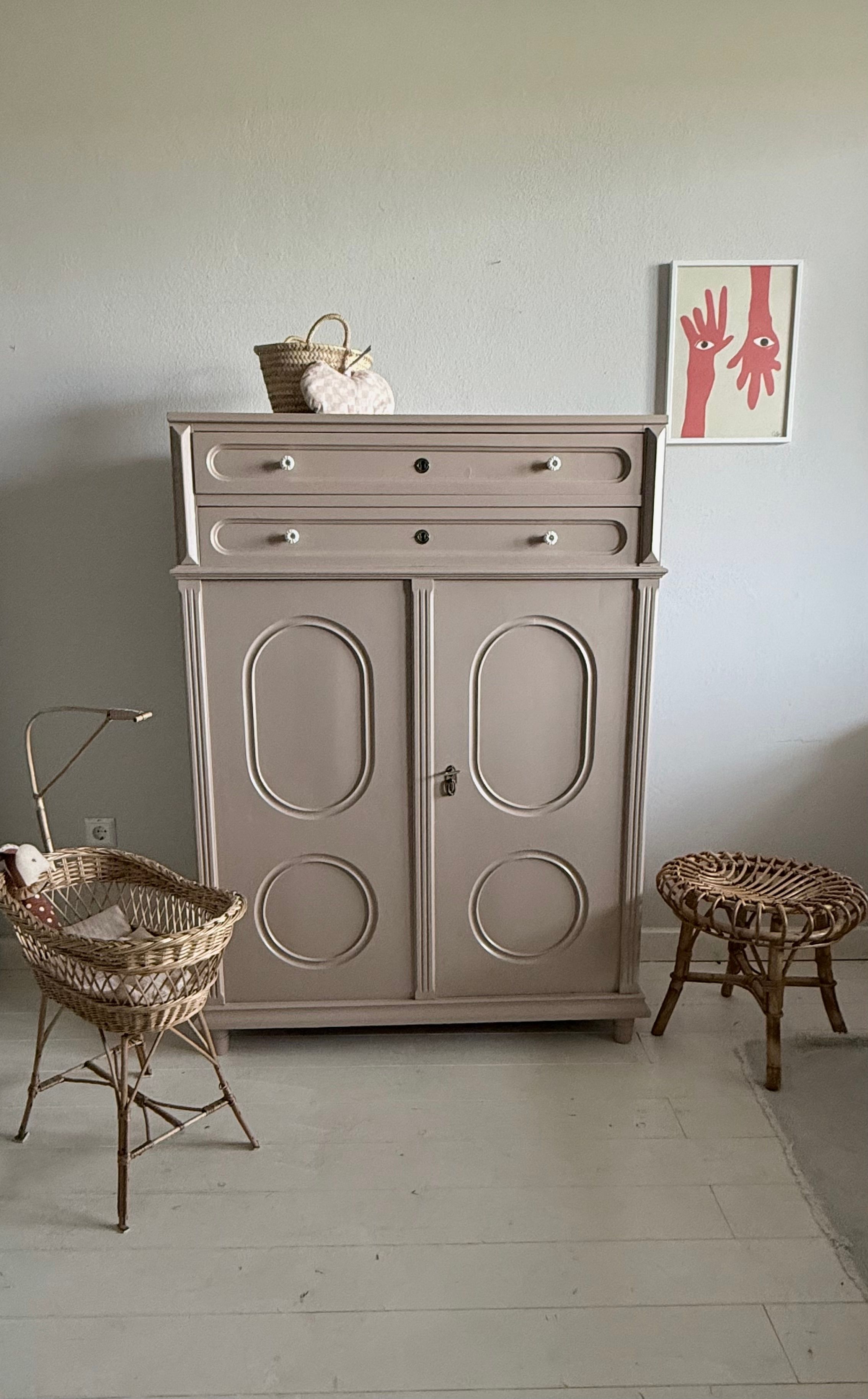 Aufgearbeitete Vintage Kommode in Altrosa mit zwei Laden“