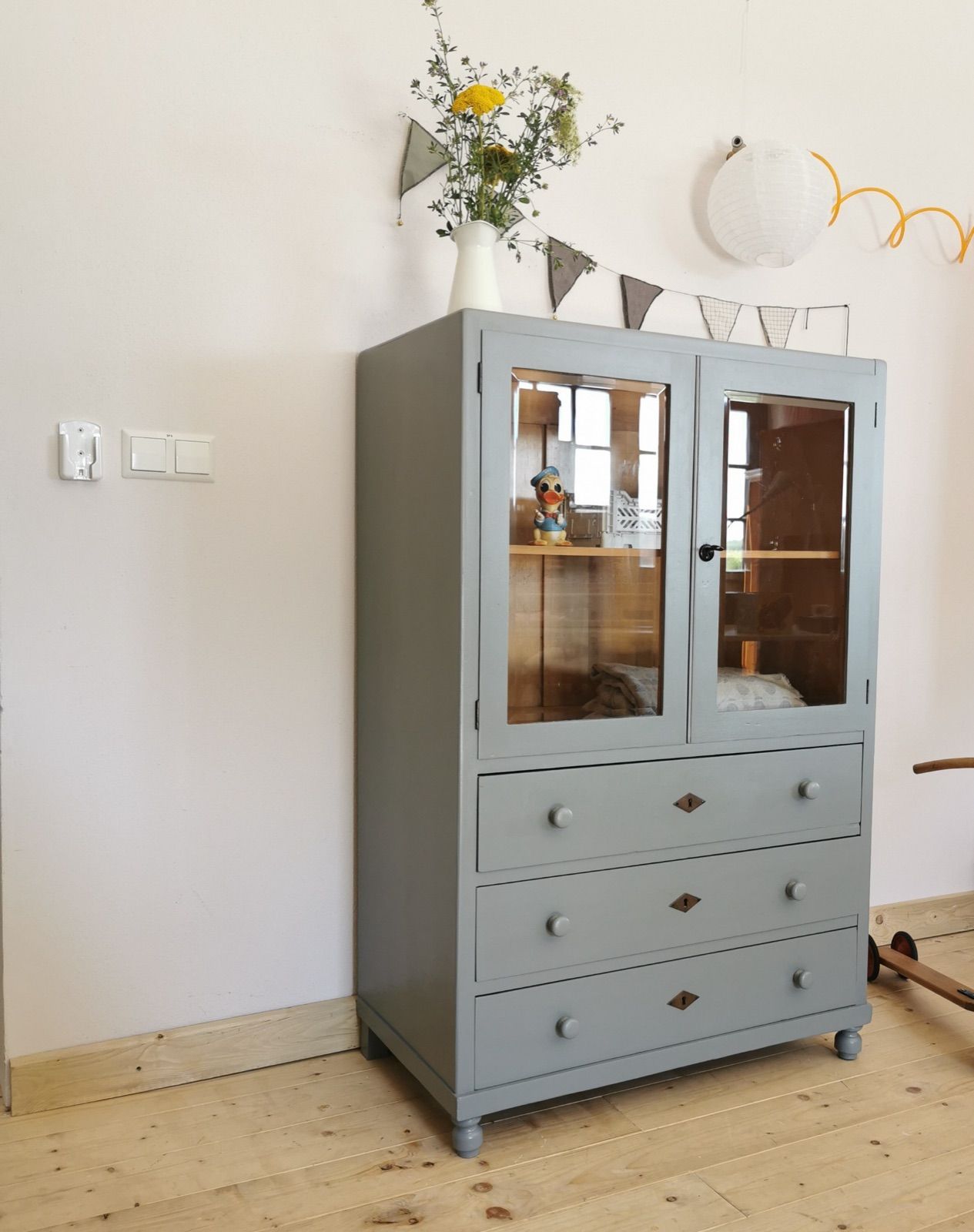 Vitrinenkasten mit Vitrine, Ansicht 6