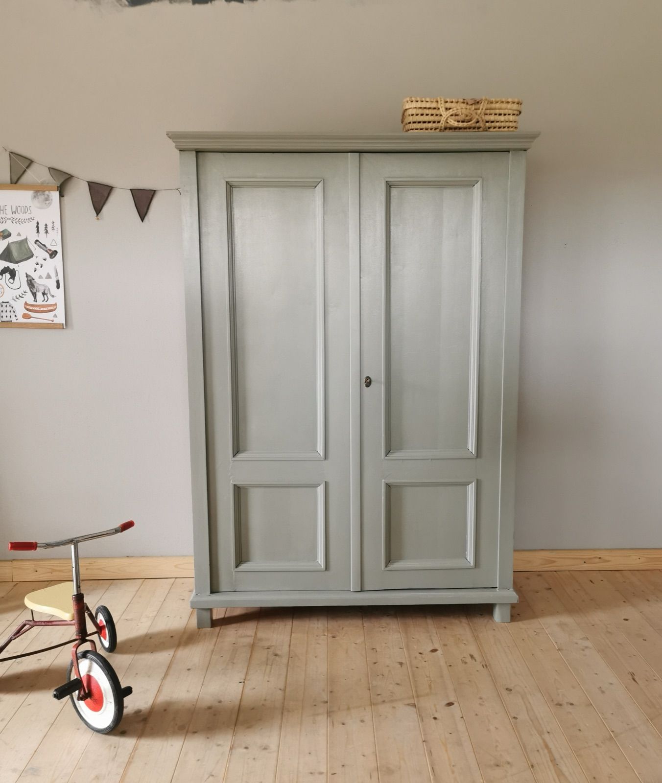 Vintage Kinderkasten greengrey