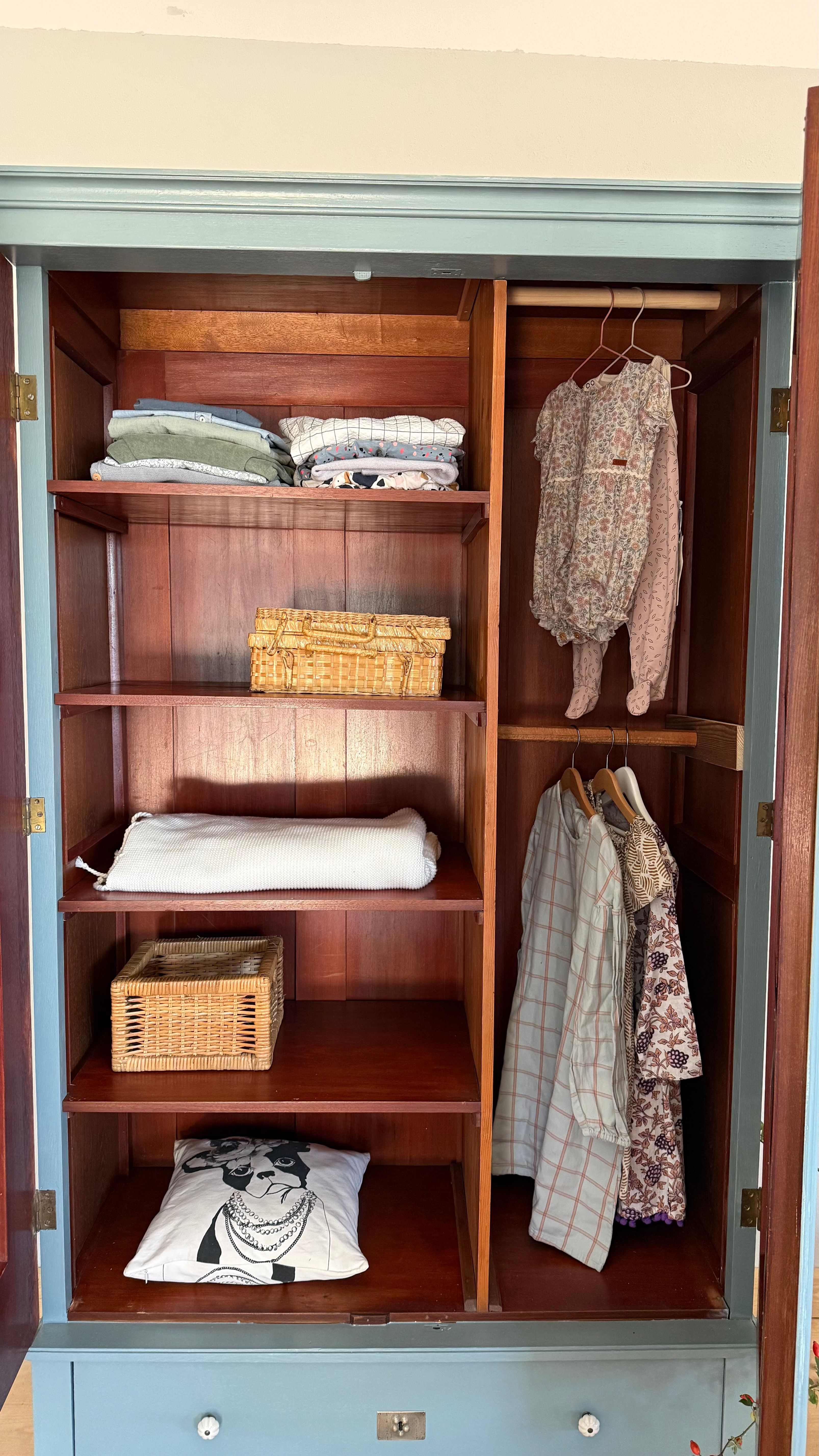 antiker Schrank ansicht 3 