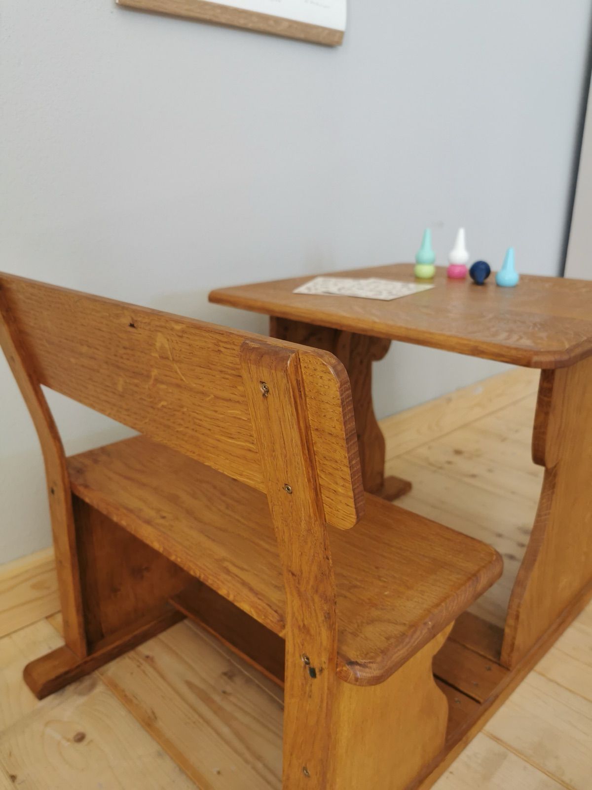 Holzkinderbank, Ansicht 2