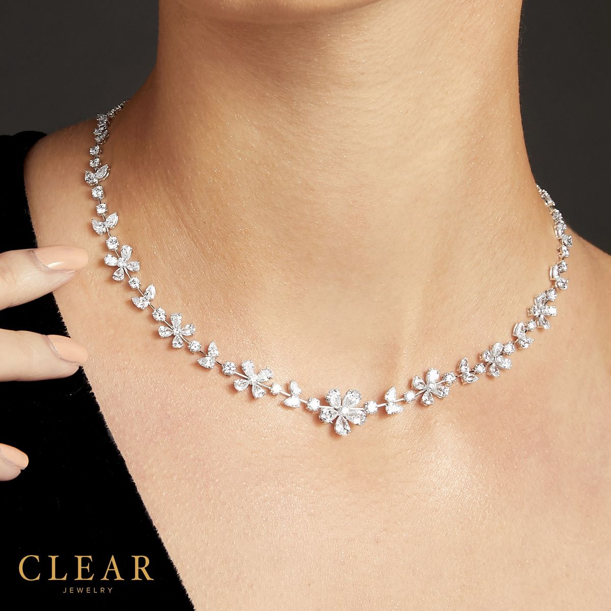All-diamond floral garland choker worn on the neck.