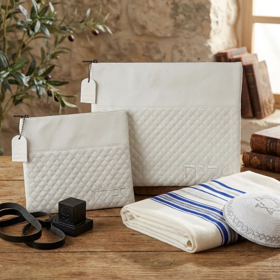 סט טלית תפילין דמוי עור עם ריקמה 36X29 ס"מ