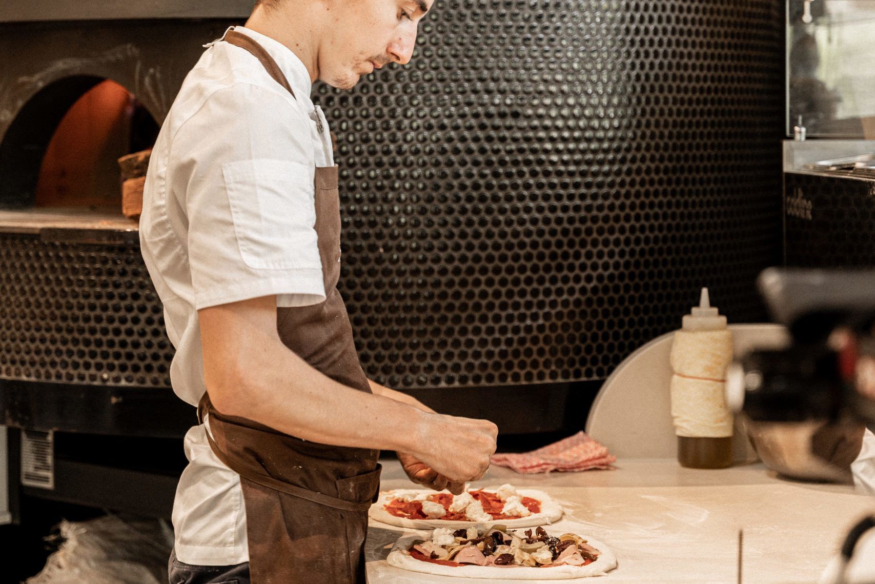 Person making pizza | Studio Hiller