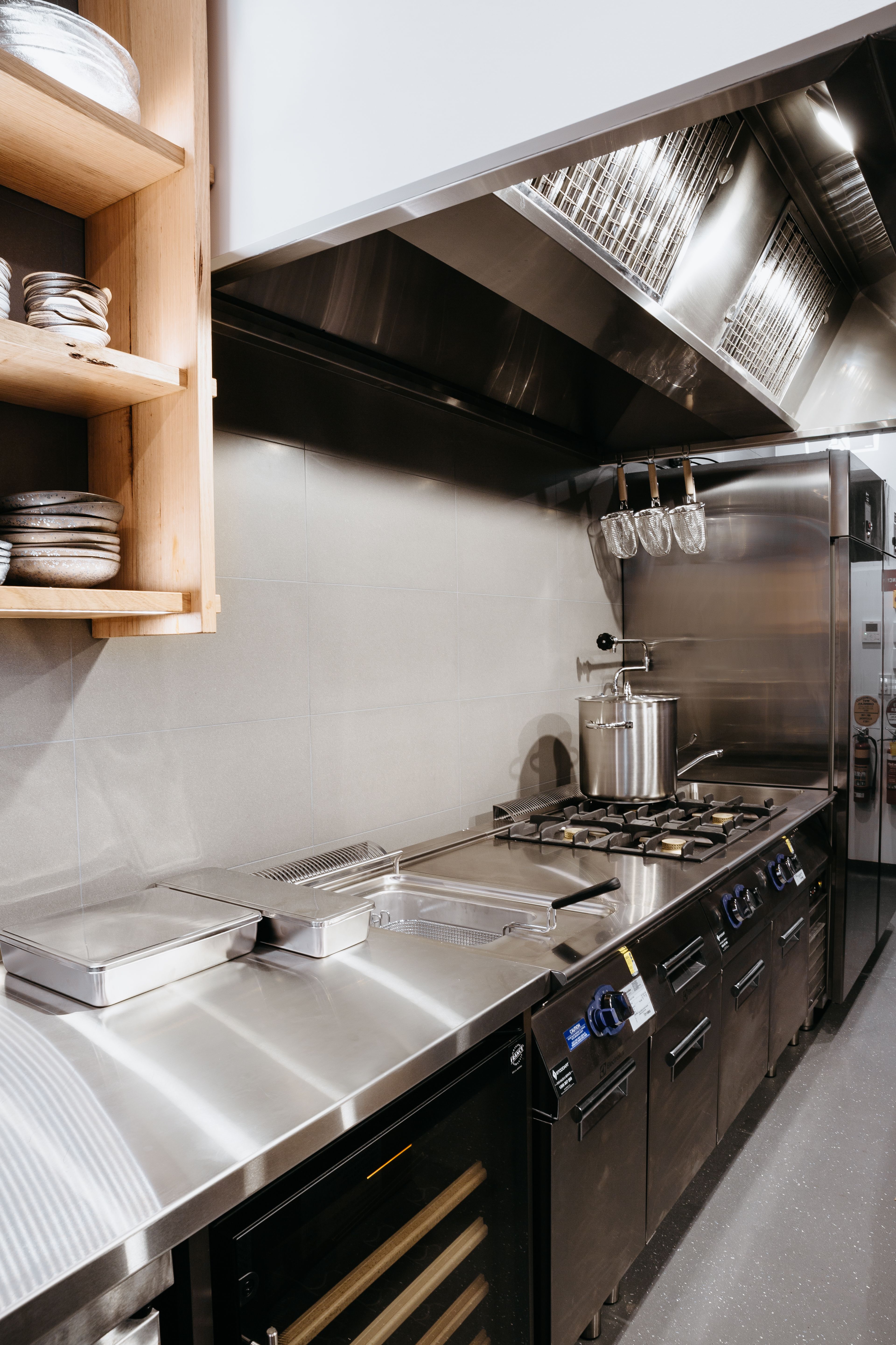 Kitchen stove and bench | Studio Hiller