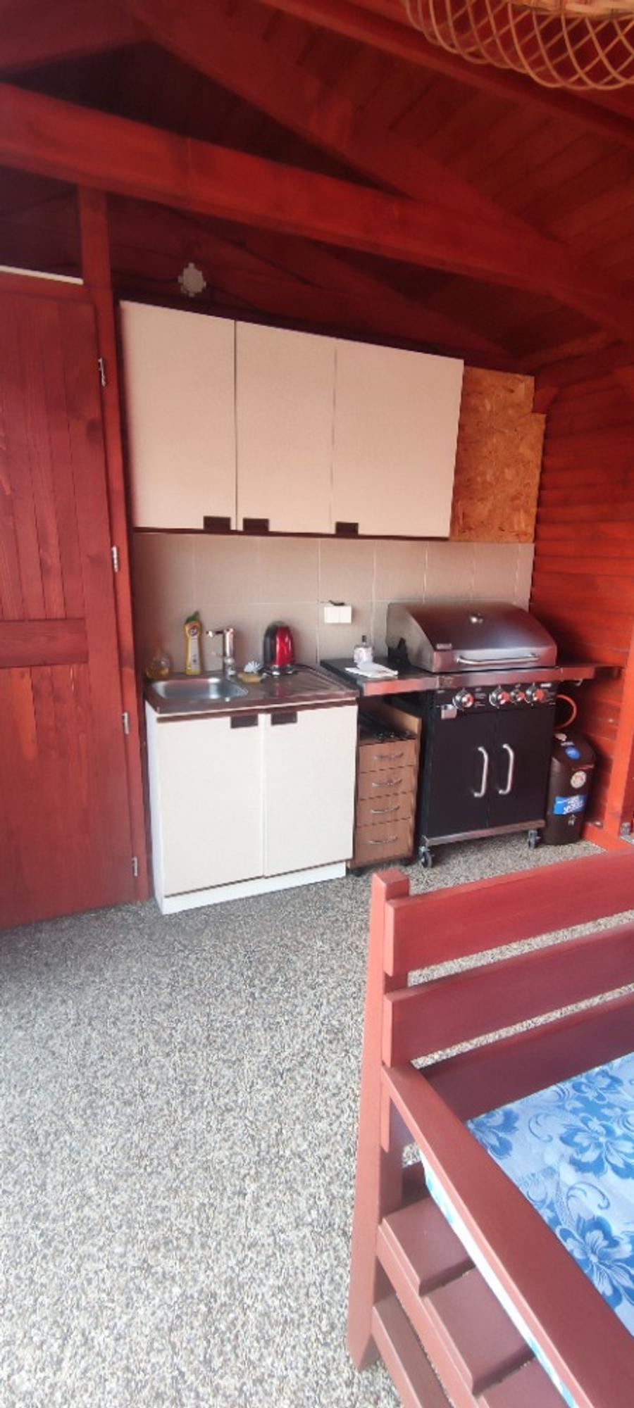 Červená pergola  minikuchyňka