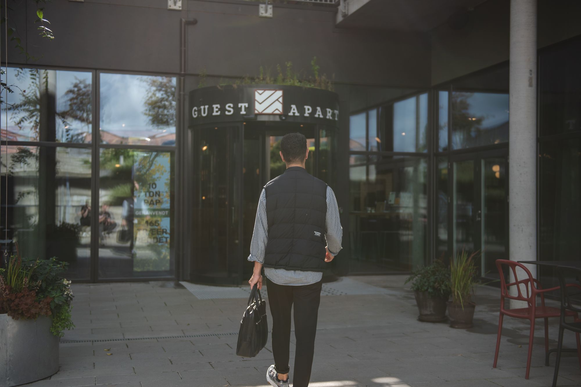 Hotel GUESTapart entrance