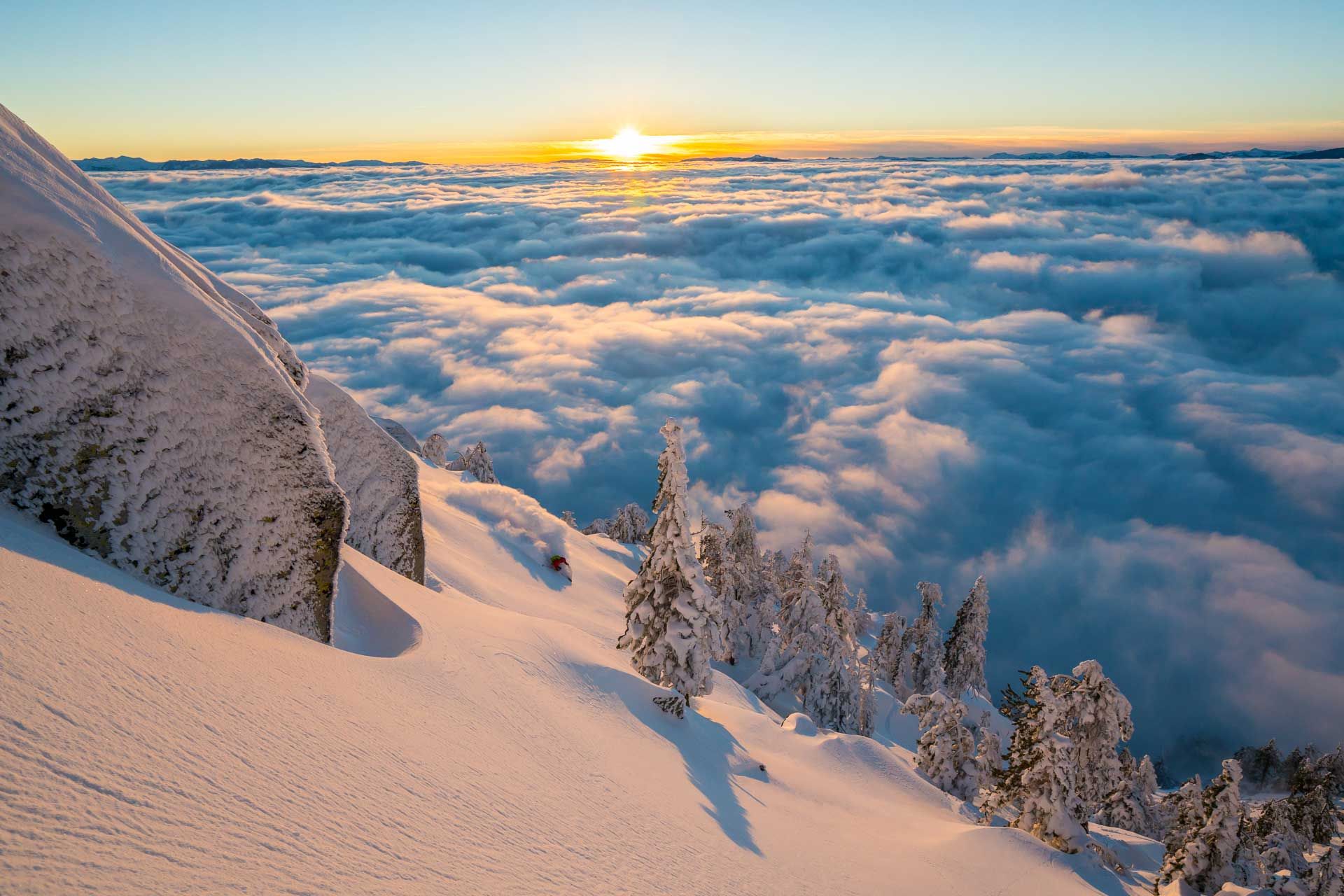 Snowy ridge above a sea of clouds at sunrise near Lake Tahoe