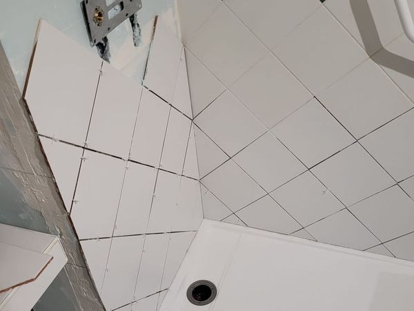 Salle de Bain Moderne à Île-de-France — BatiPro Rénovations