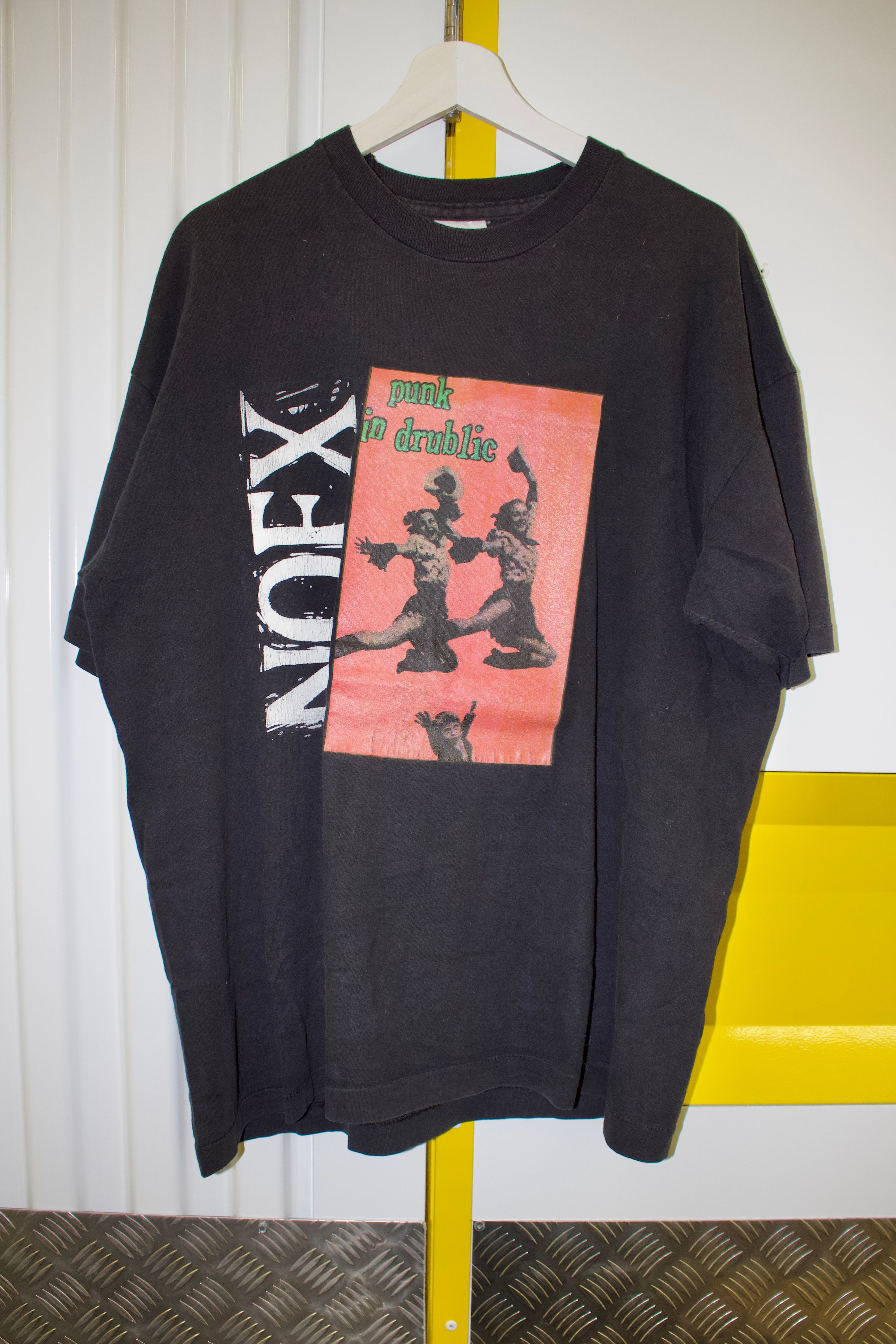 VINTAGE SHIRT CARROUSEL