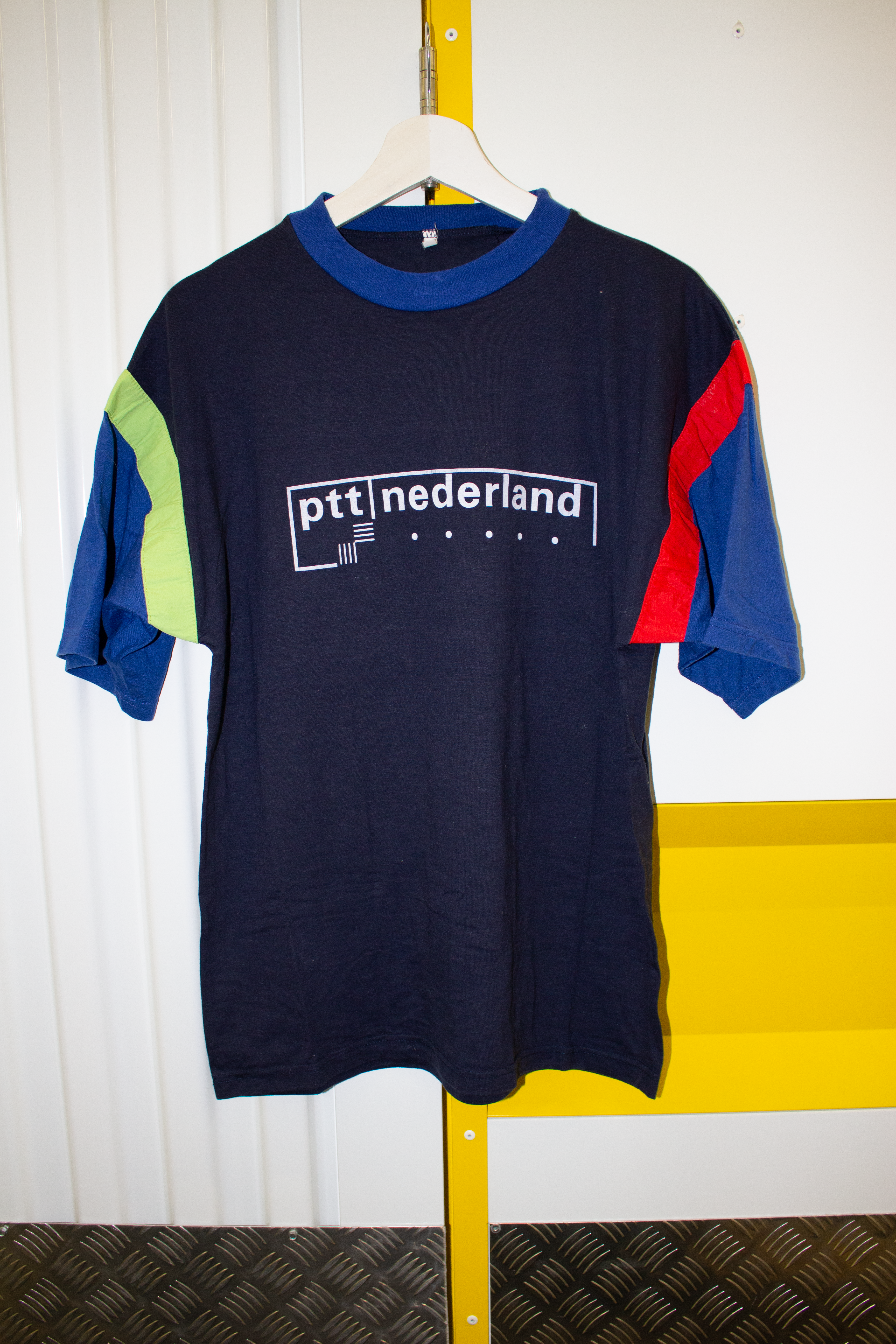 SHIRT CARROUSEL