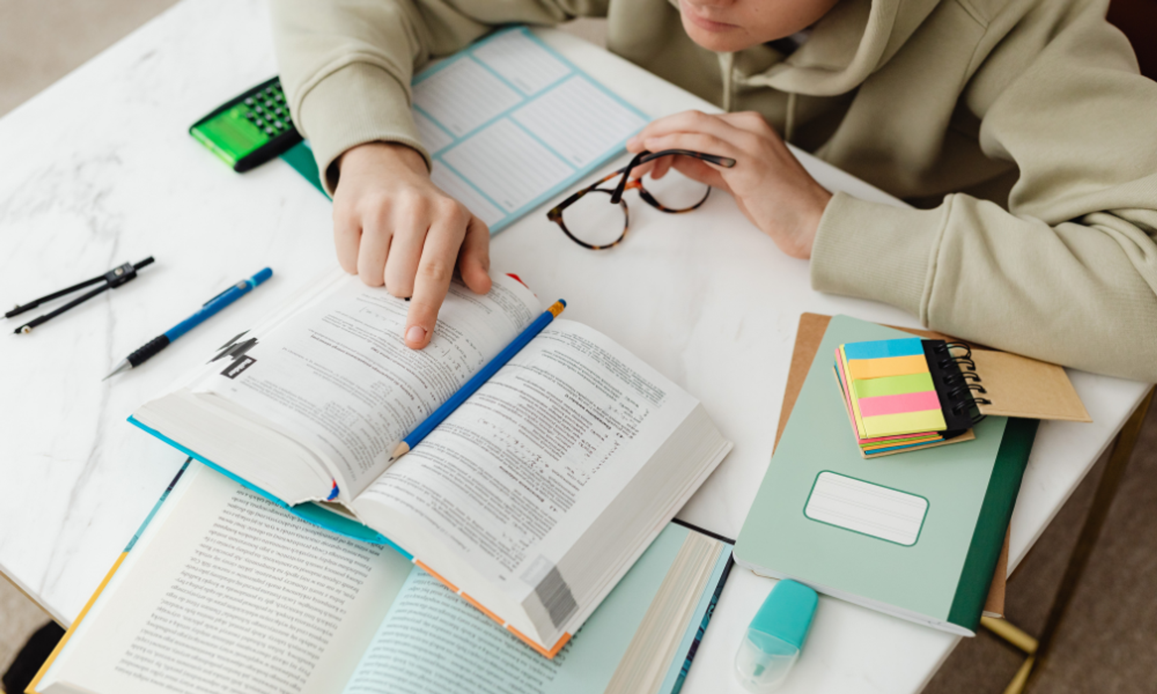 The Ultimate Time Management Hack for English Tutoring: How Busy Students Can Ace Their English Skills in Half the Time
