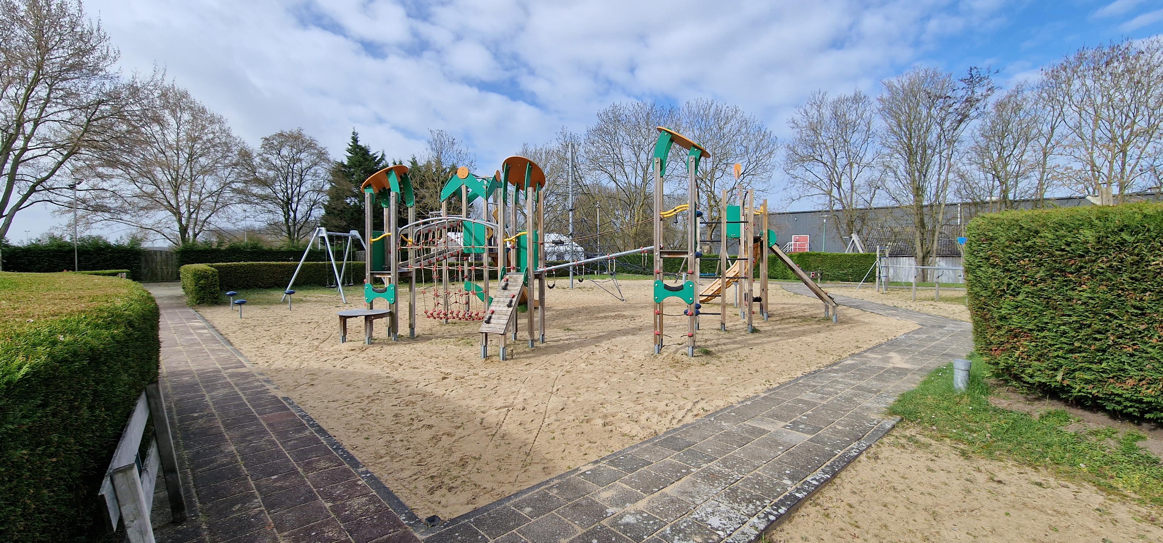 Overview photo of the climbing frame for kids up to about 8 years old