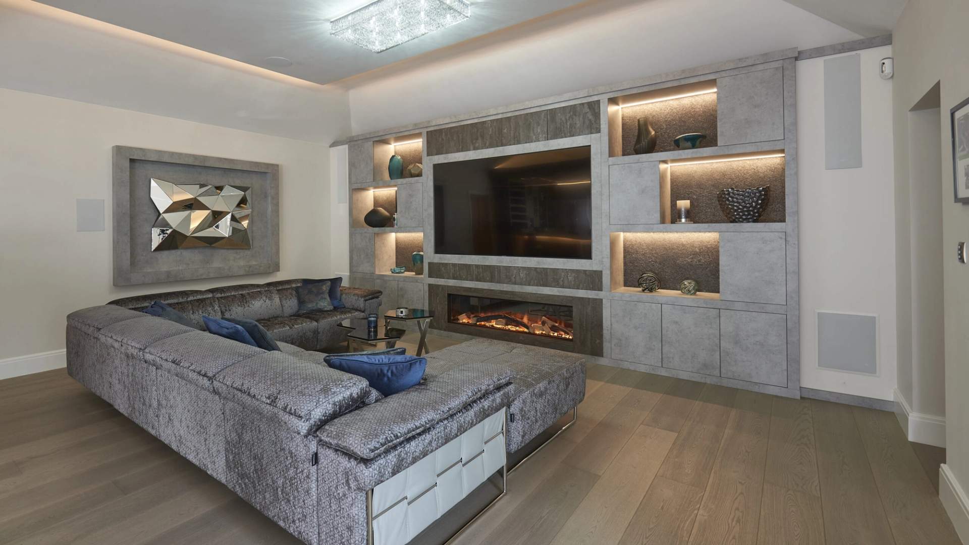 Home bar with illuminated ceiling feature