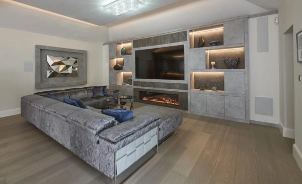 Home bar with illuminated ceiling feature