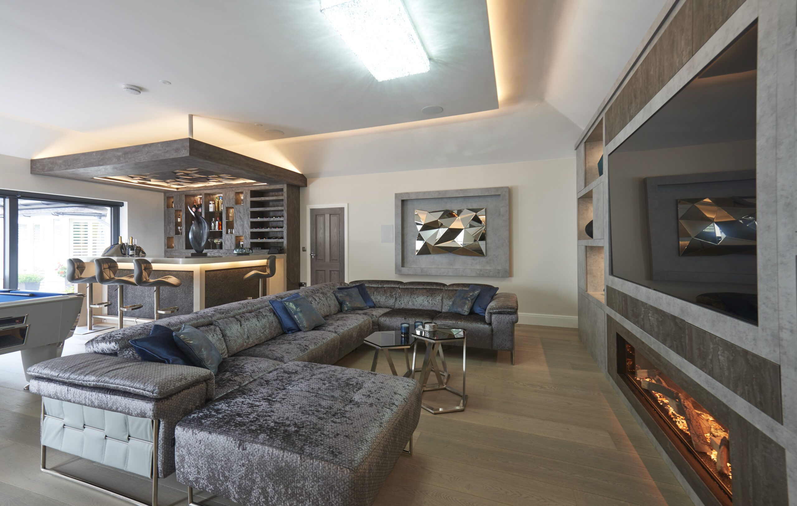 Media area with Evonic electric fire