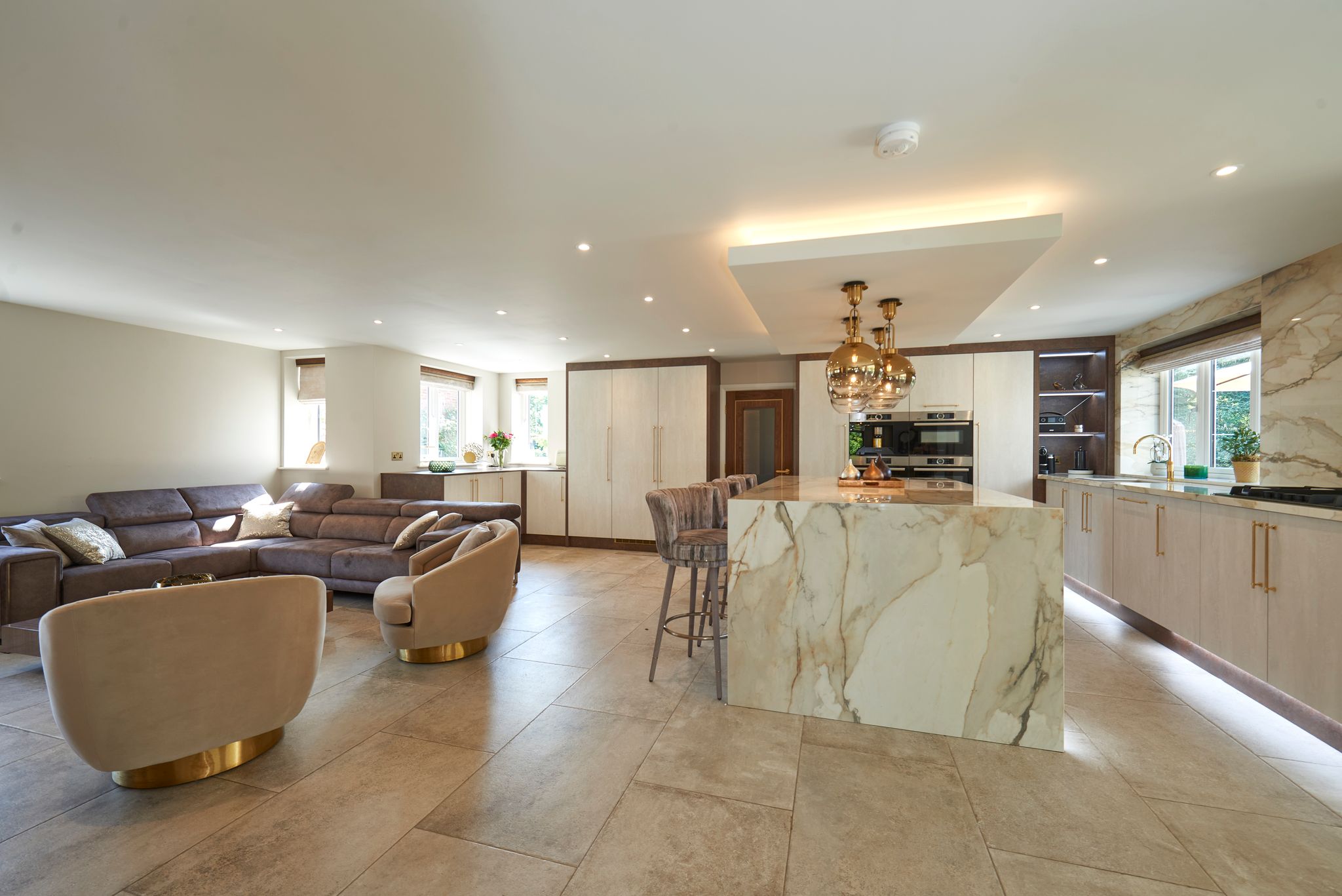 Bespoke kitchen with Cheshire Marble worktop