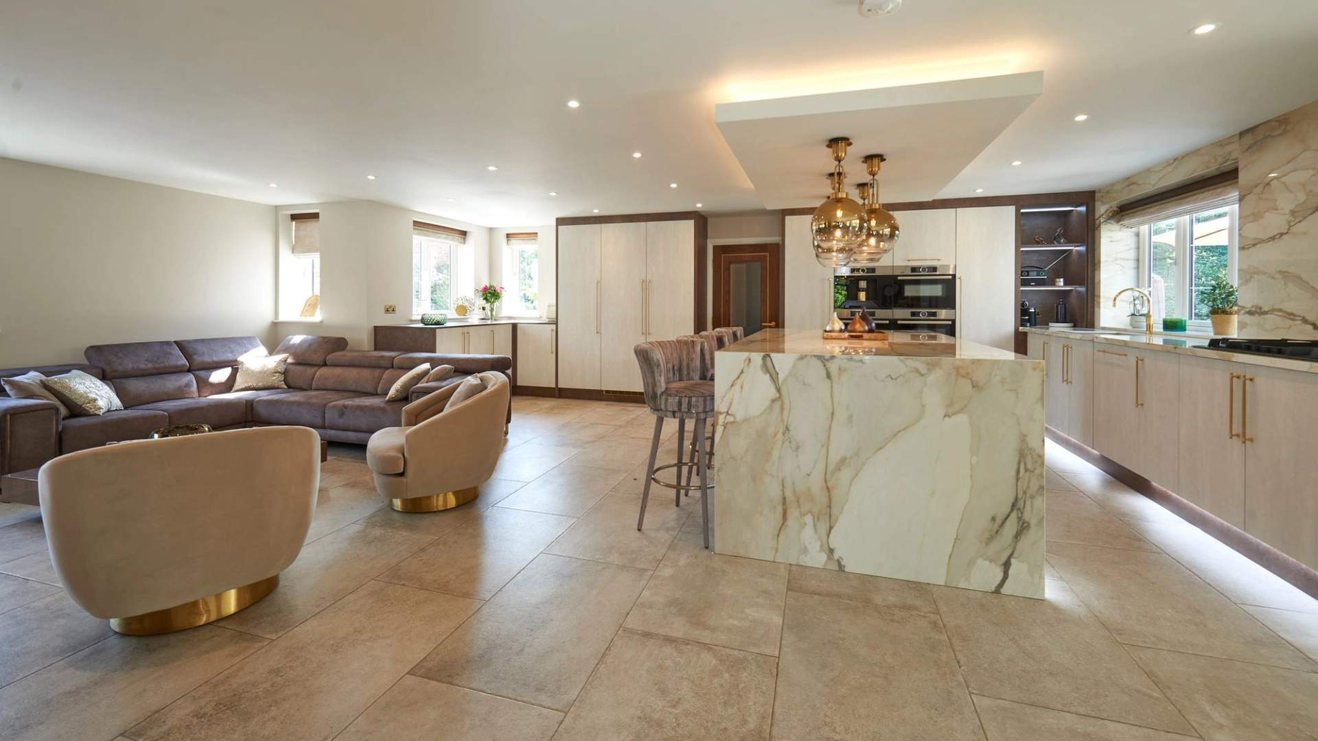 Bespoke kitchen with Cheshire Marble worktop