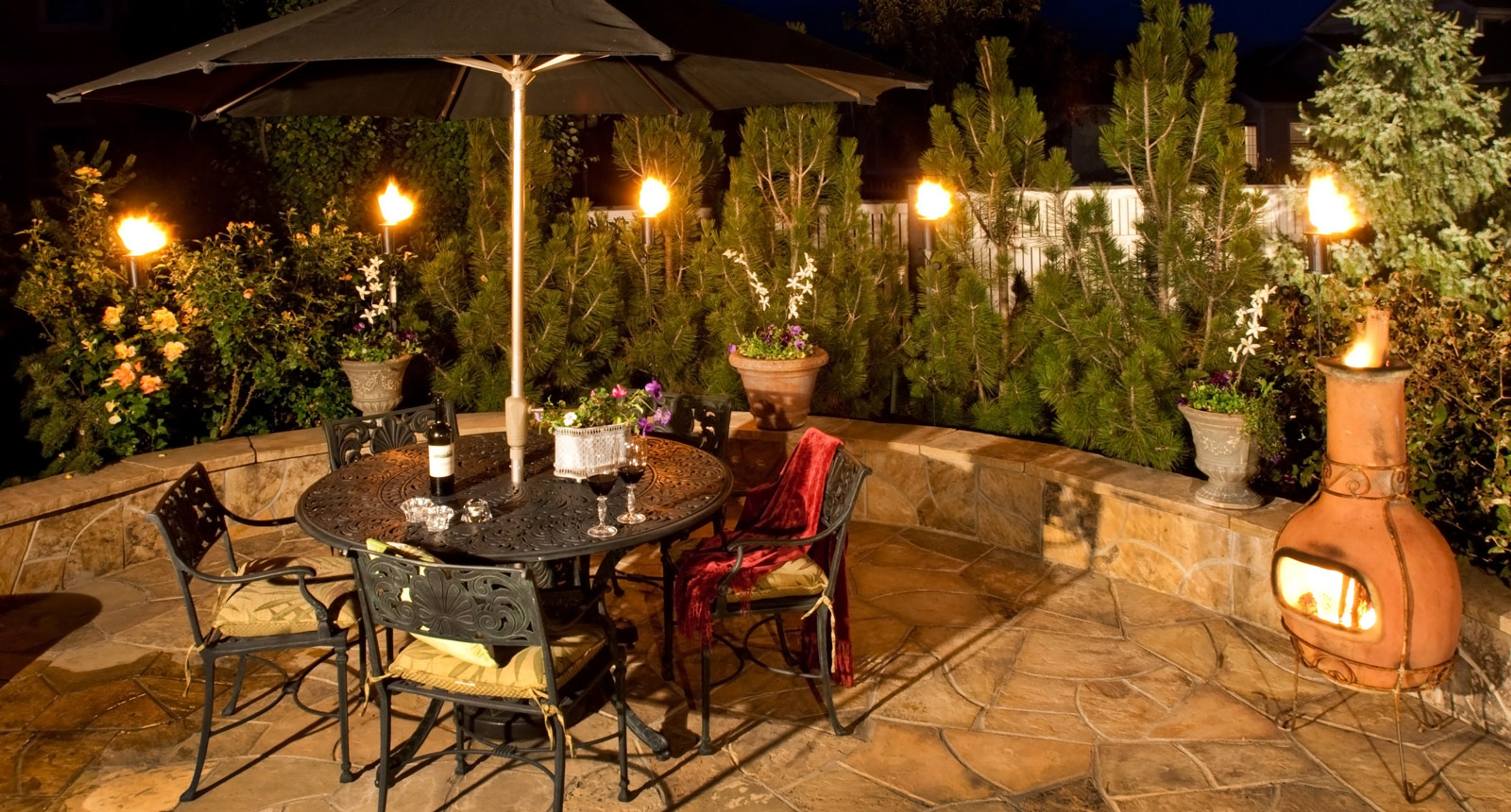 Outdoor Living (Kitchens, Fire Pits, Fireplaces, & Seating)