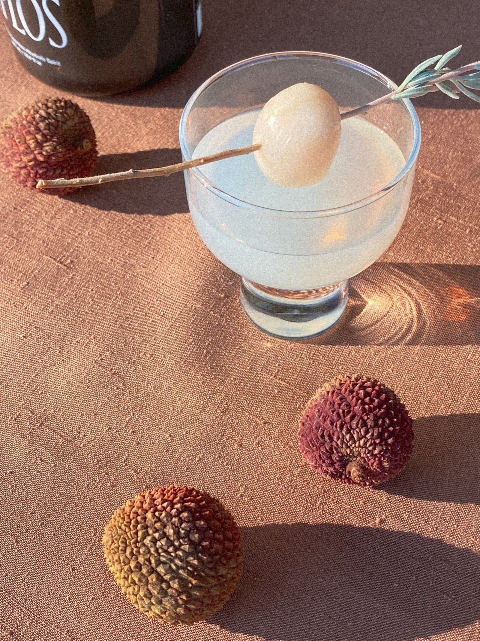 Love in Low Light: Non-Alcoholic Lychee Cocktail - Aplós