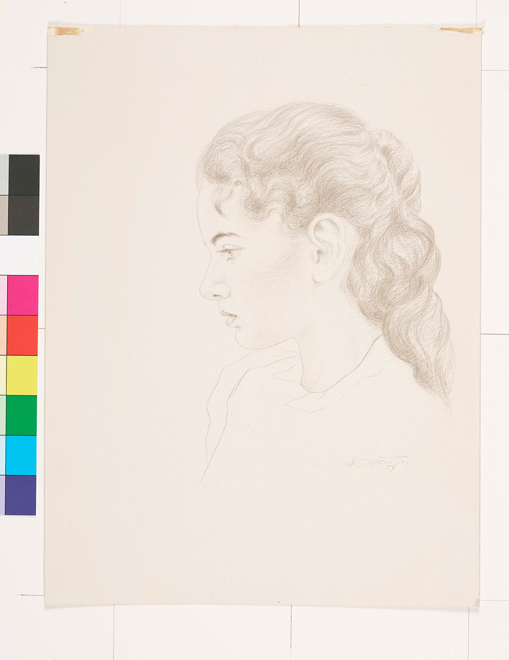 Zeichnung. Seitenprofil eines Mädchens mit gewelltem Haar.