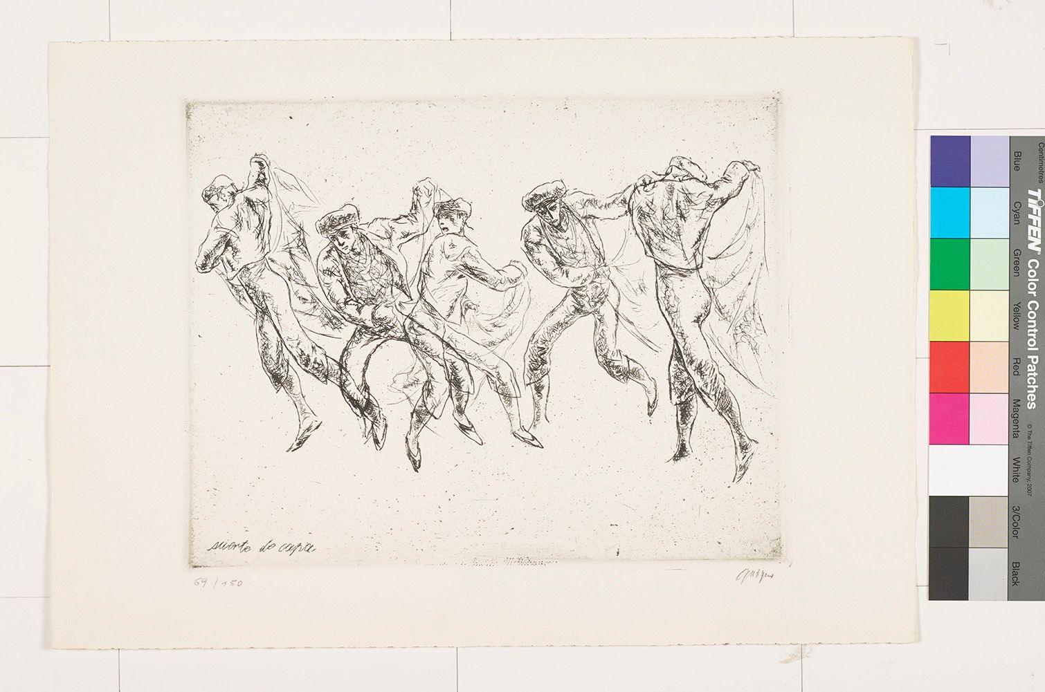 Körperstudien von einem springenden Mann mit einem Tuch in den Händen.