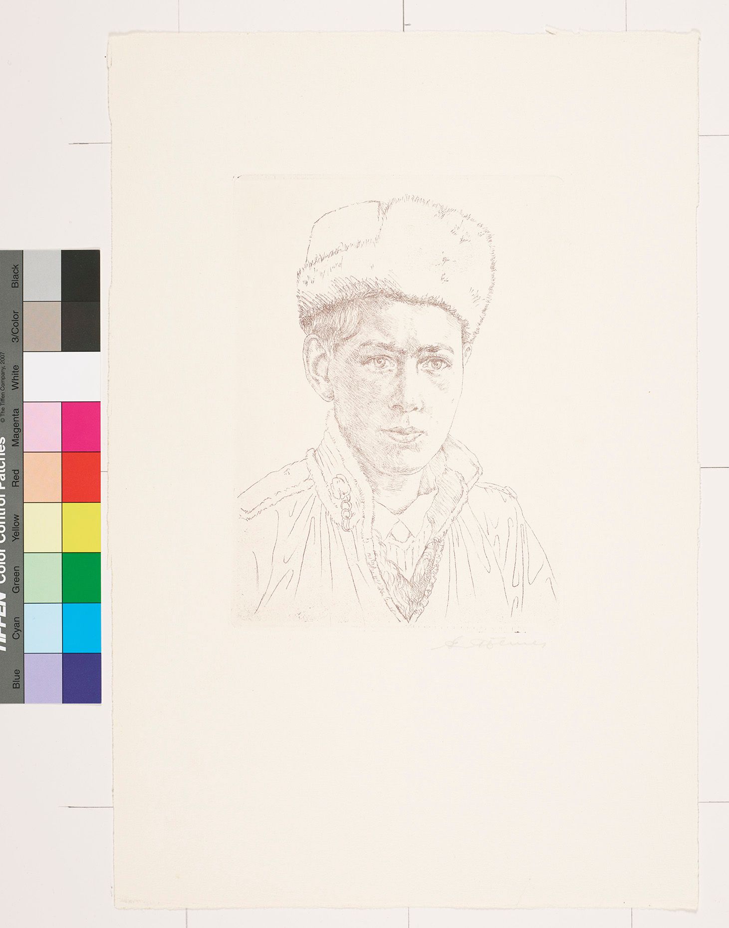 Zeichnung. Portrait eines Jungen mit einer Pelzmütze und einer Uniform mit hohem Kragen.