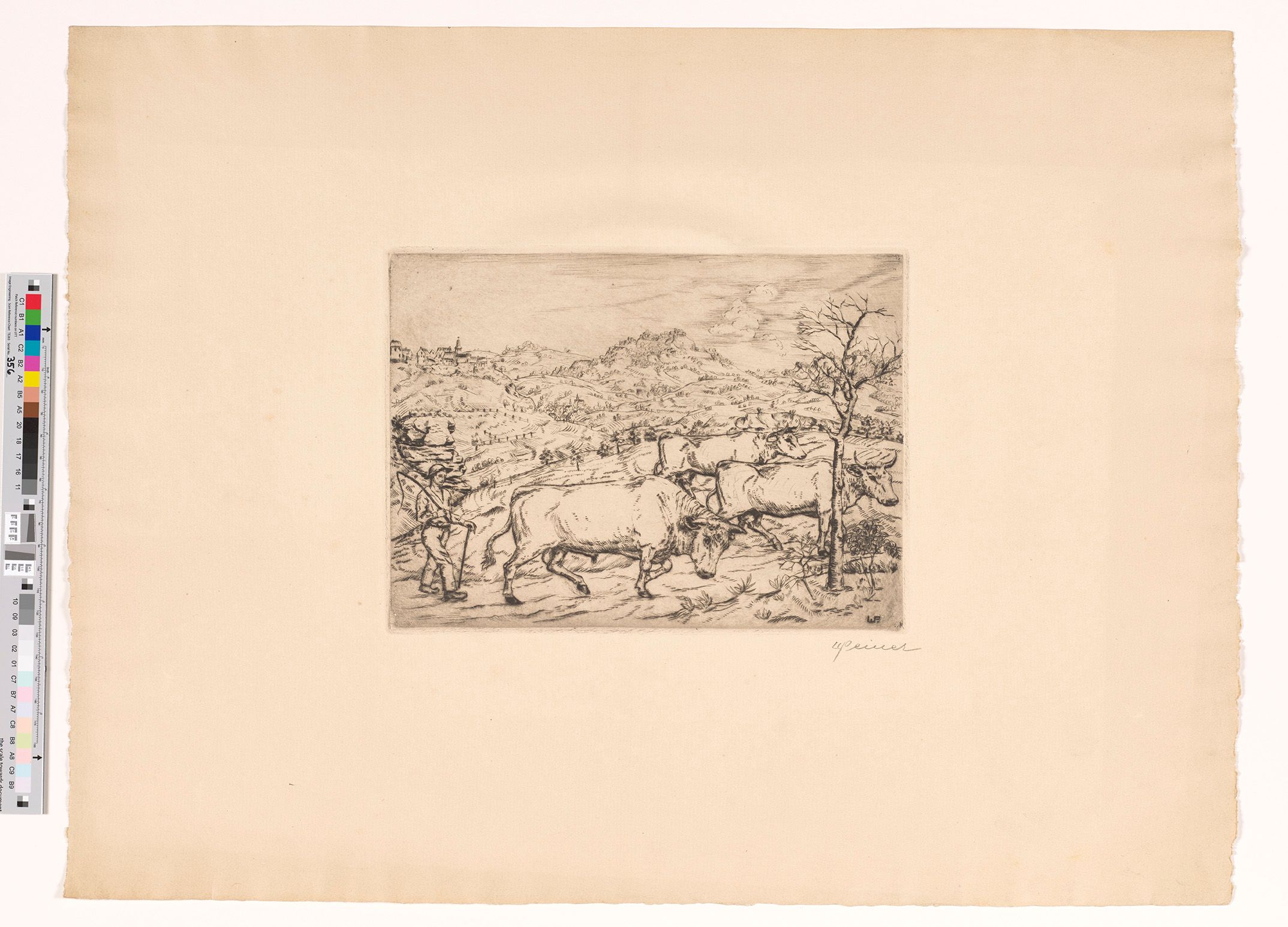 Ein Hirte mit Gerte und Stab treibt drei Rinder vor einer hügeligen Landschaft mit einem Dorf im Hintergrund nach recht an einem niedrigen kahlen Baum vorbei.