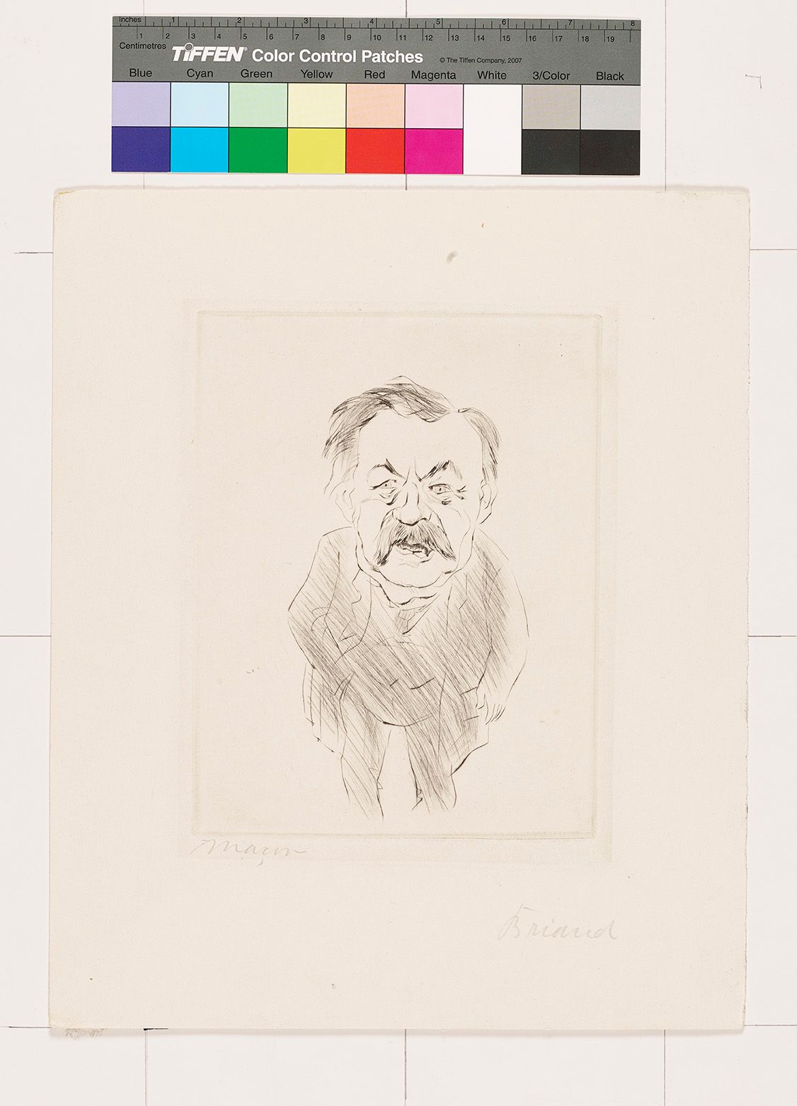 Karikaturhaftes Portrait des französischen Politikers Aristide Briand mit Schnauzbart in einem Anzug.