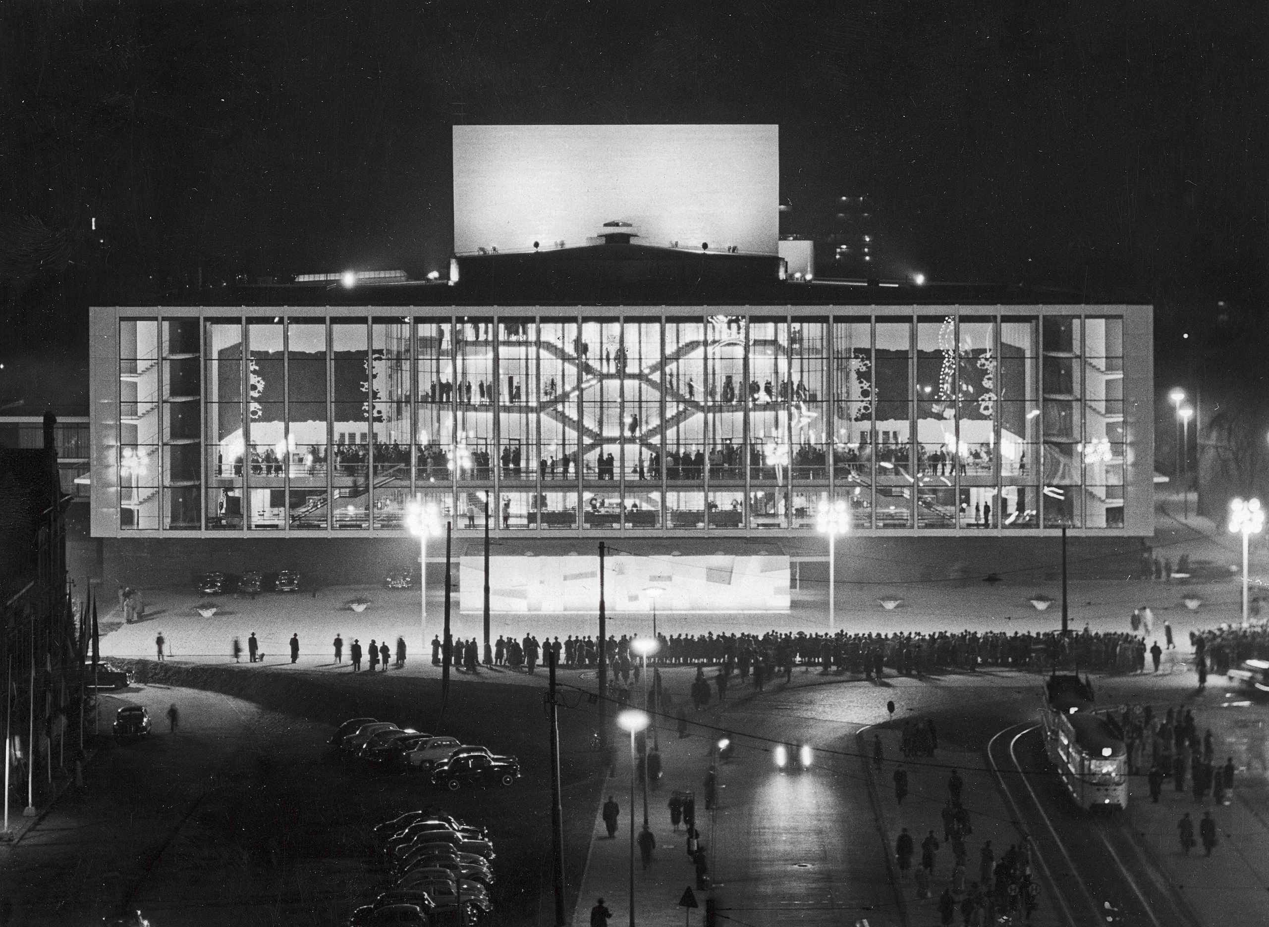 Blick auf das Musiktheater. 
