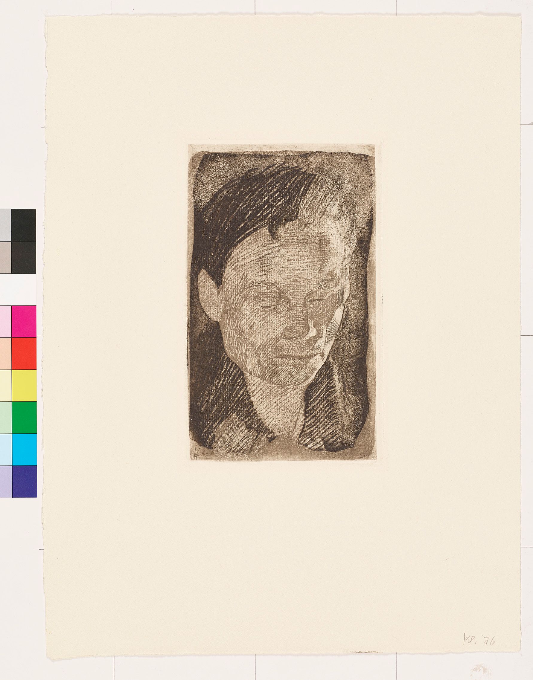 Portrait einer Frau mit gesenktem Kopf.