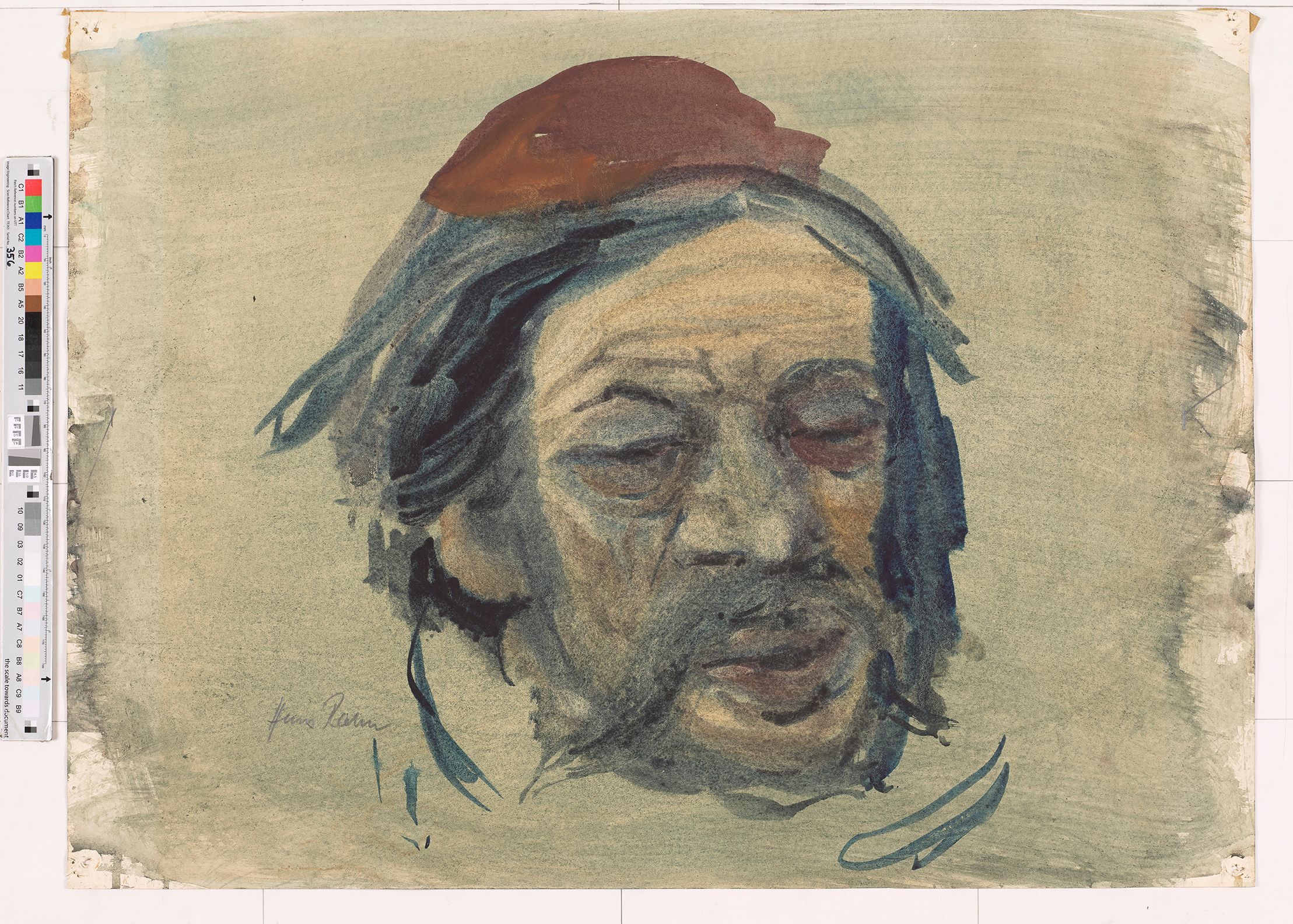 Portrait eines Bosnien. Sein Blick ist nach unten gerichtet und er trägt eine rote Kopfbedeckung. Außerdem hat er einen grauen Bart und lange graue Haare. 