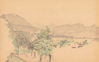 Skizze einer Gebirgslandschaft. Einige Details wie zum Beispiel die Baumkronen sind in grün ausgearbeitet worden.
